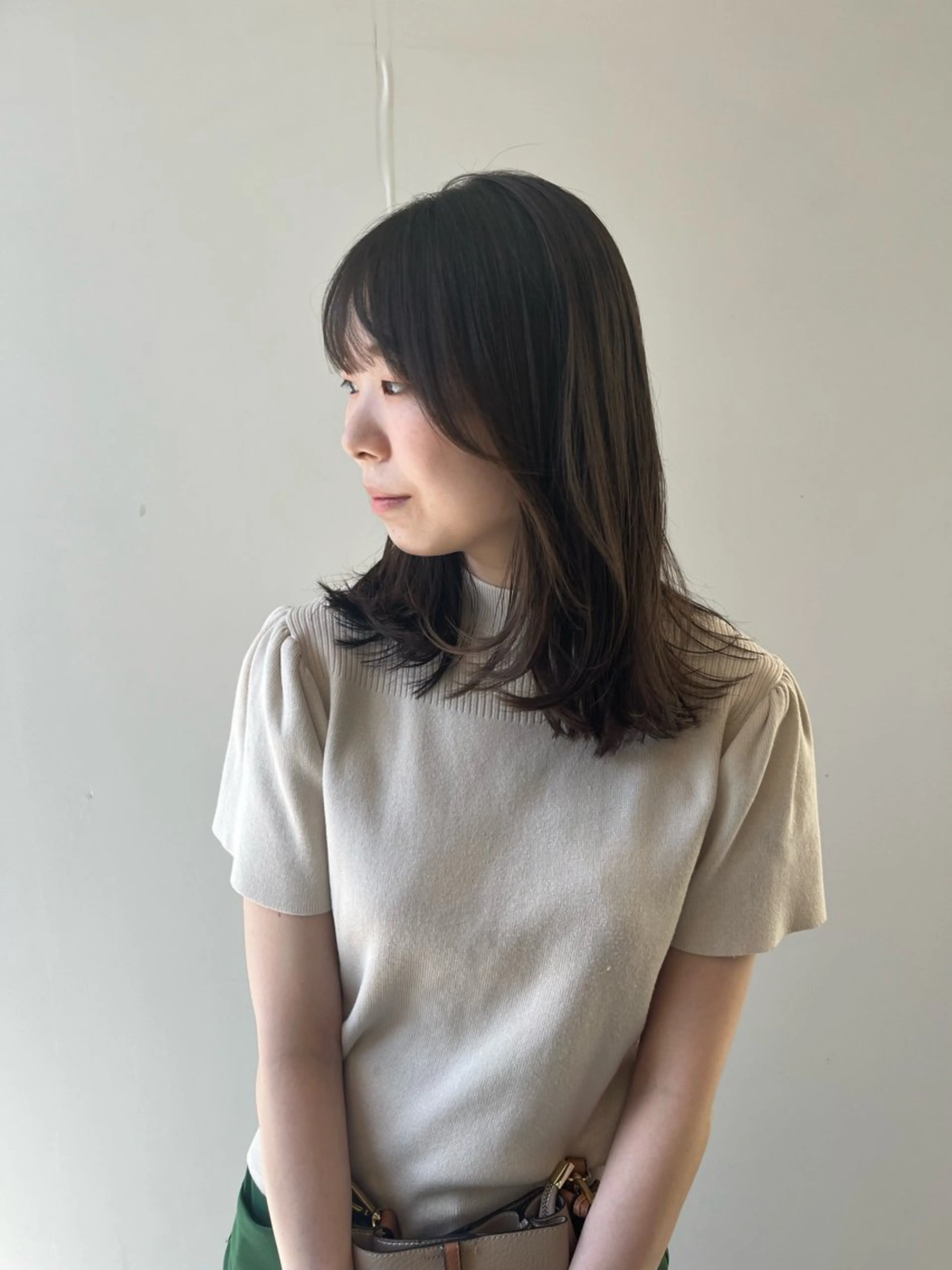 セミロング カット 松本 茜のヘアスタイル