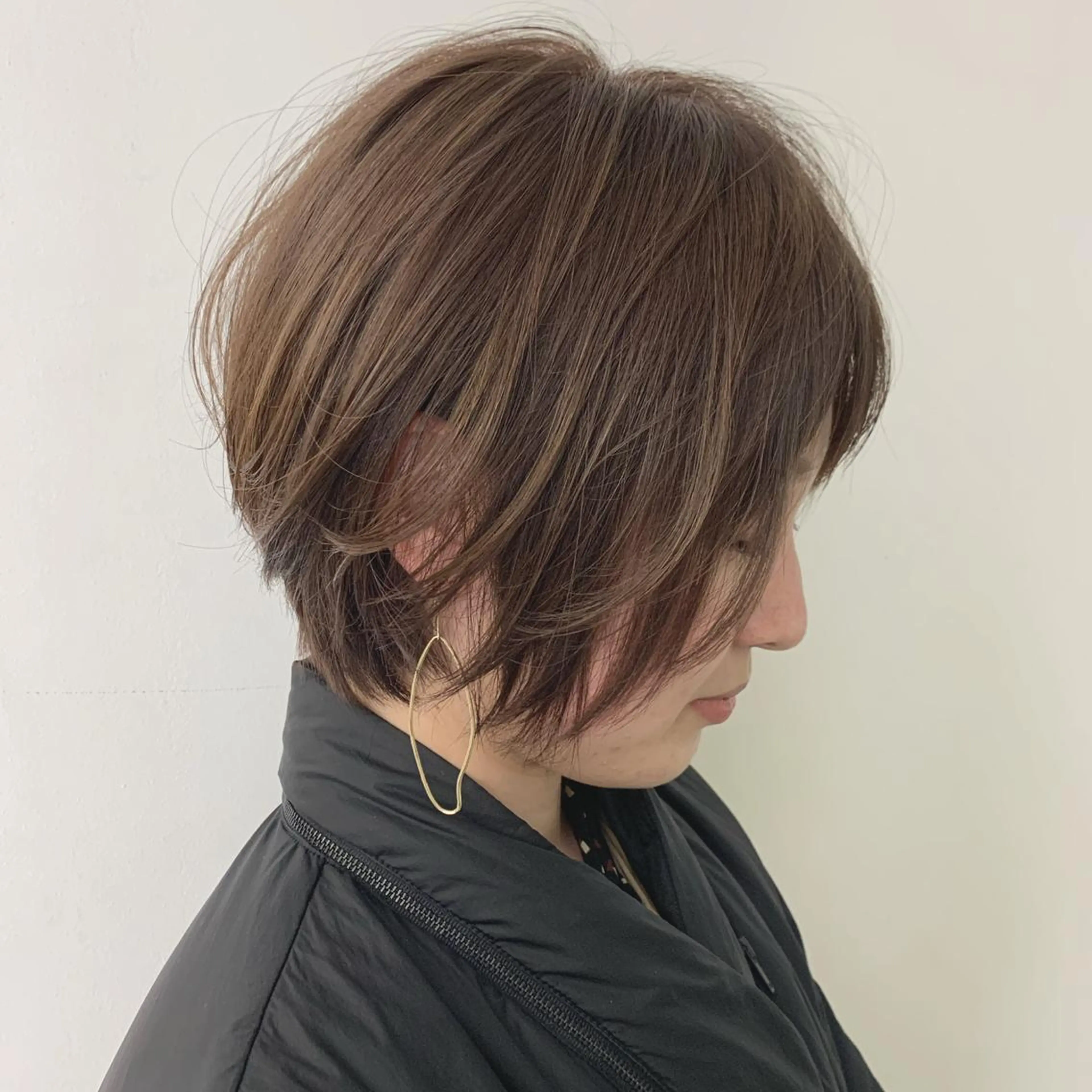 ショート カラー ベージュカラー ブリーチ ミルクティーベージュ ブリーチなしカラー ひらやま りょういちのヘアスタイル