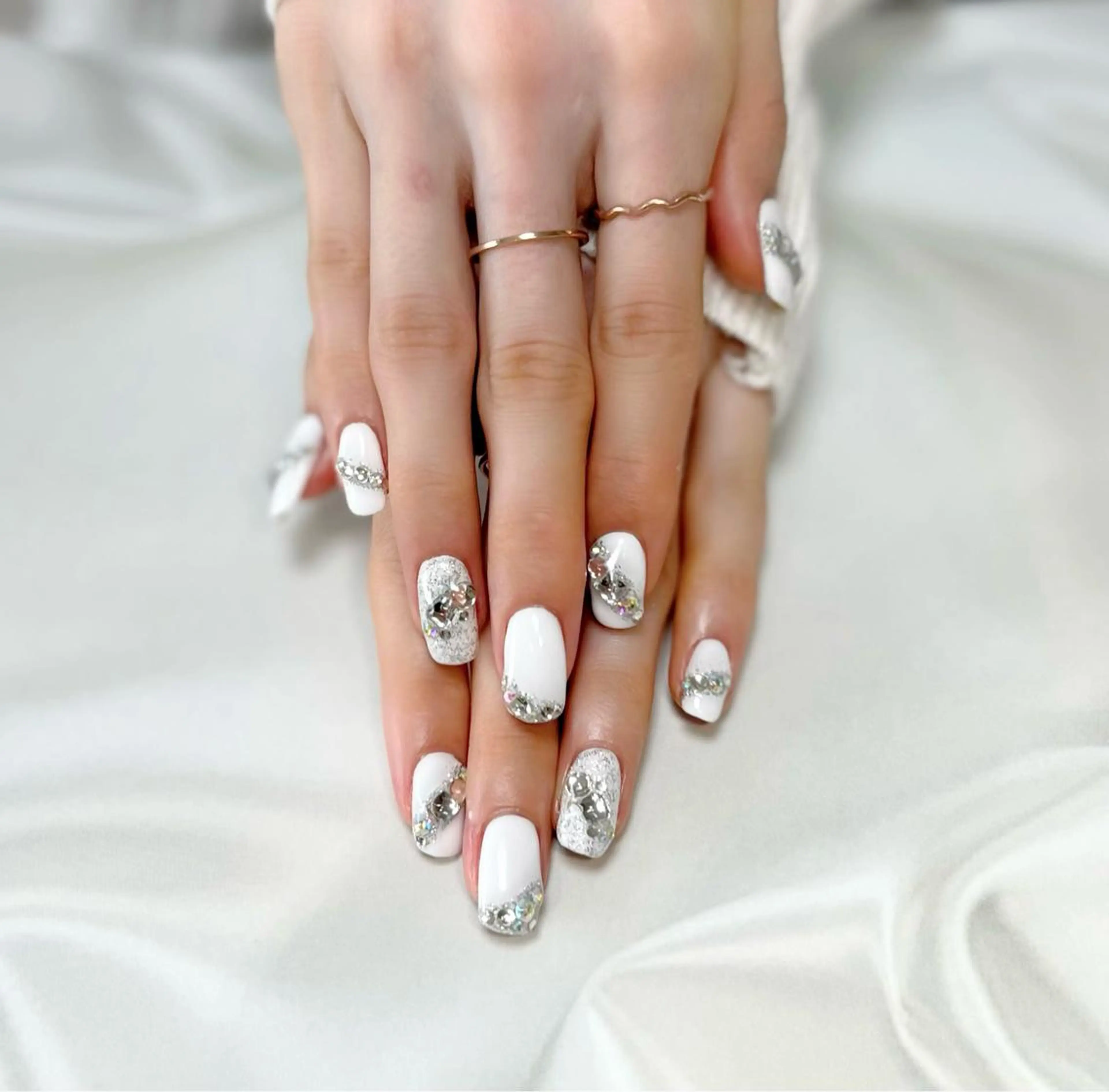 ネイル ストーンネイル ブライダルネイル ホワイト ハンドネイル shonan_ kairiのネイルデザイン