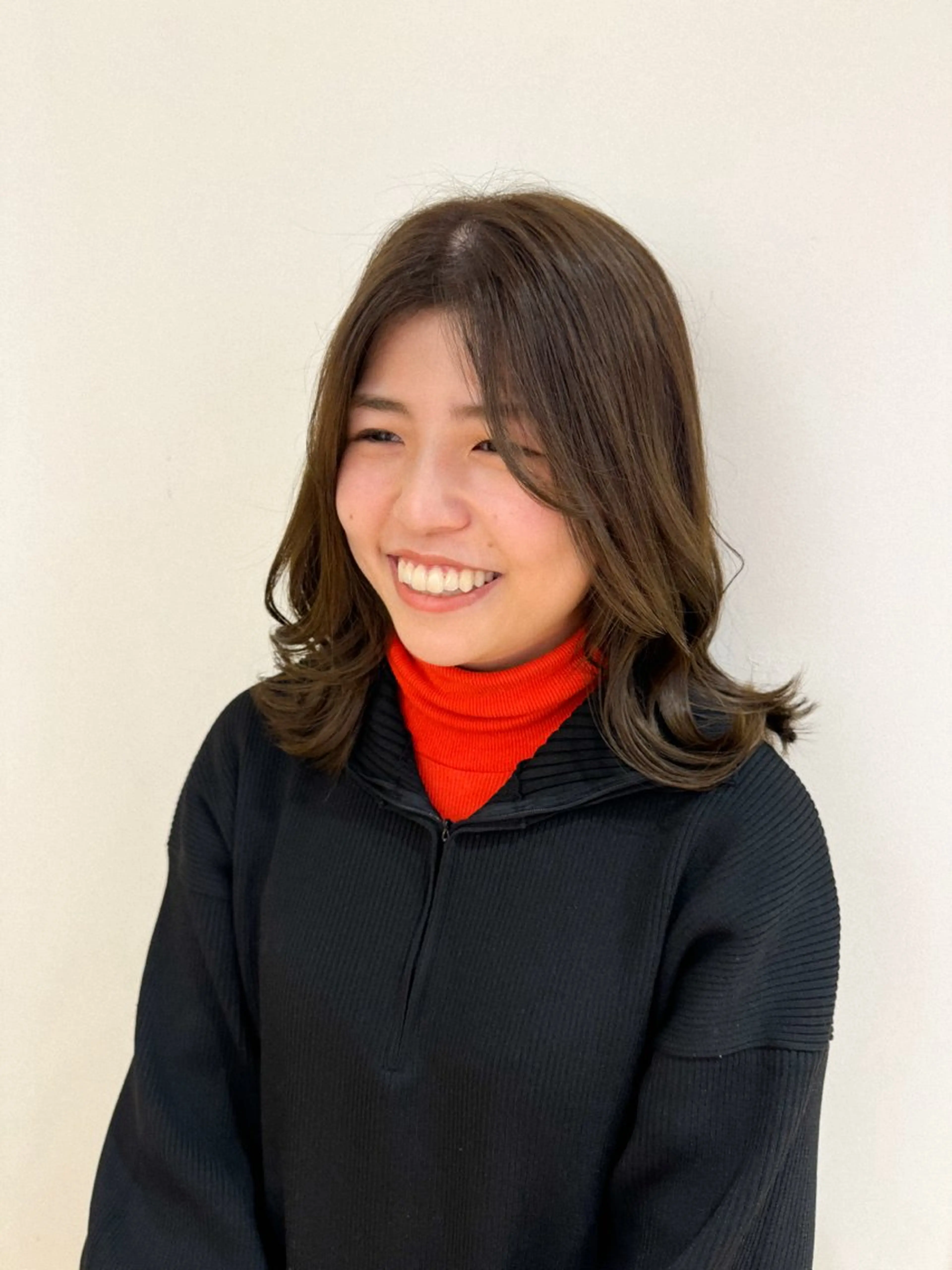 ミディアム カラー ベージュカラー オリーブベージュ 顔まわりレイヤー 顔周りカット レイヤーカット カット ヘアカラー トリートメント えんどう みほのヘアスタイル