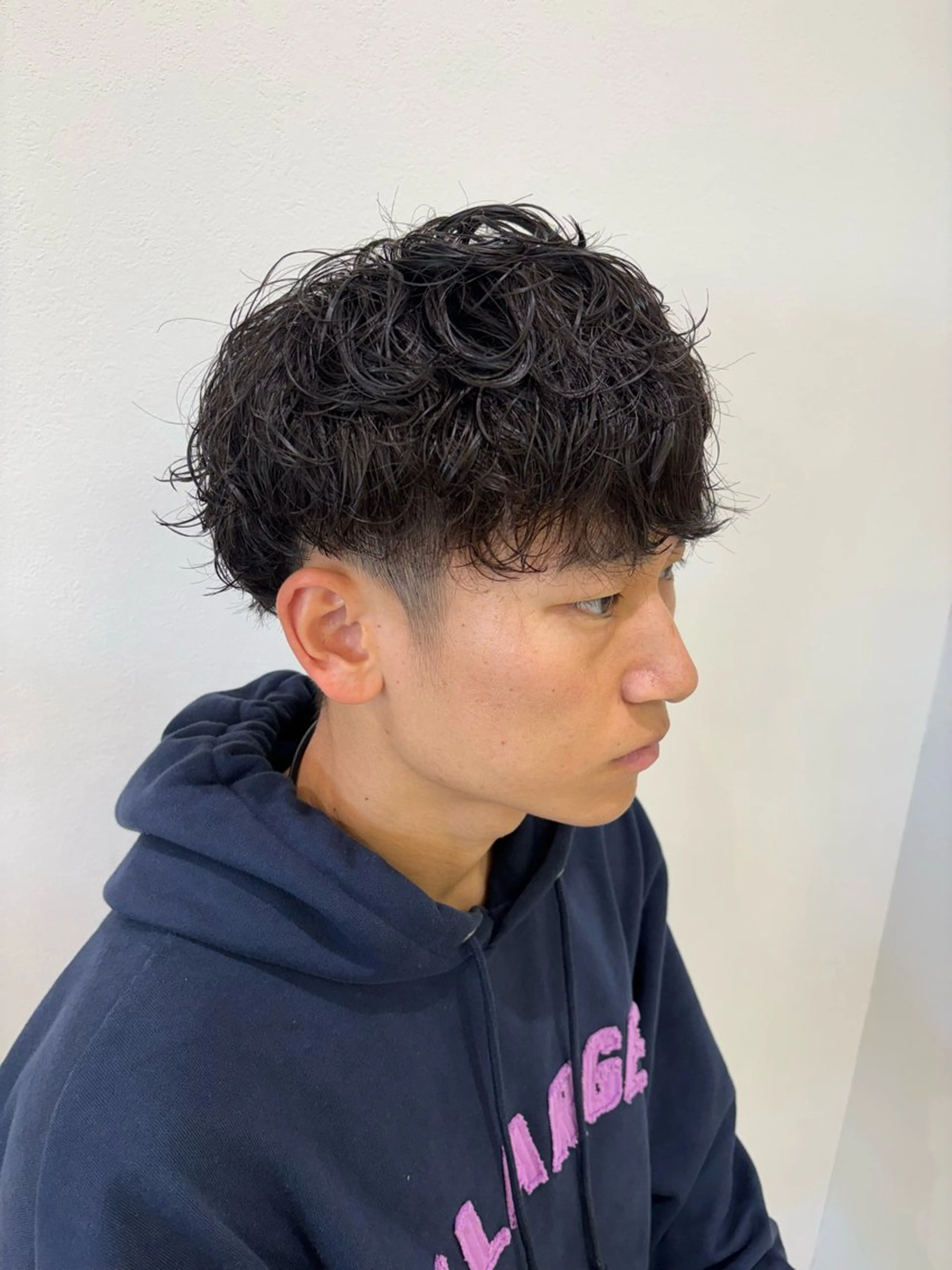 パーマ メンズ ビジネス メンズパーマ スペインカール 波巻きパーマ ニュアンスパーマ カット パーマ ニュアンスパーマ/ フェザー/マッシュのヘアスタイル