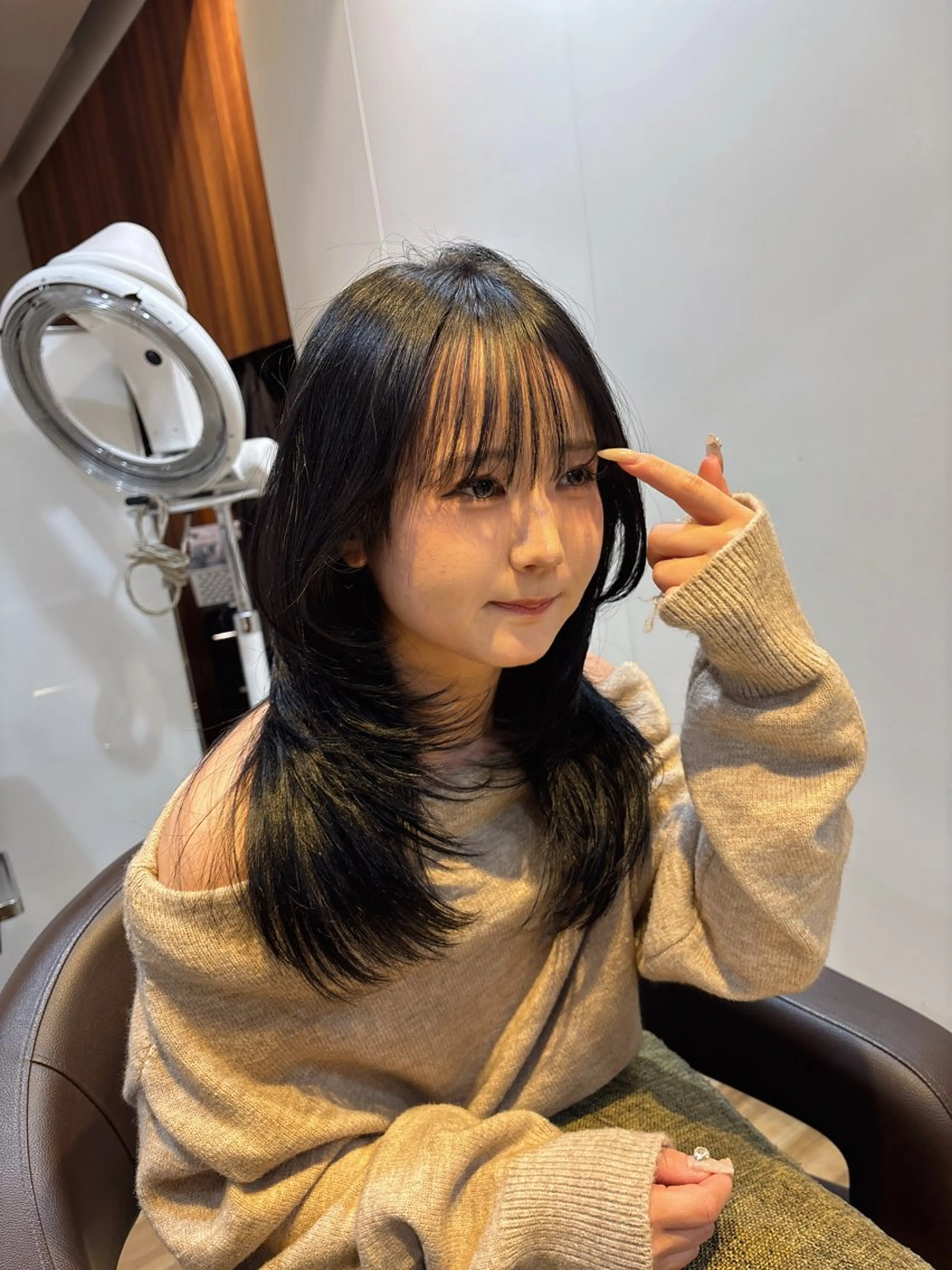 ミディアム カラー ミディアムレイヤー 黒髪 レイヤーカット カット ヘアカラー トリートメント レイヤーカット /透明感/千葉怜寿のヘアスタイル