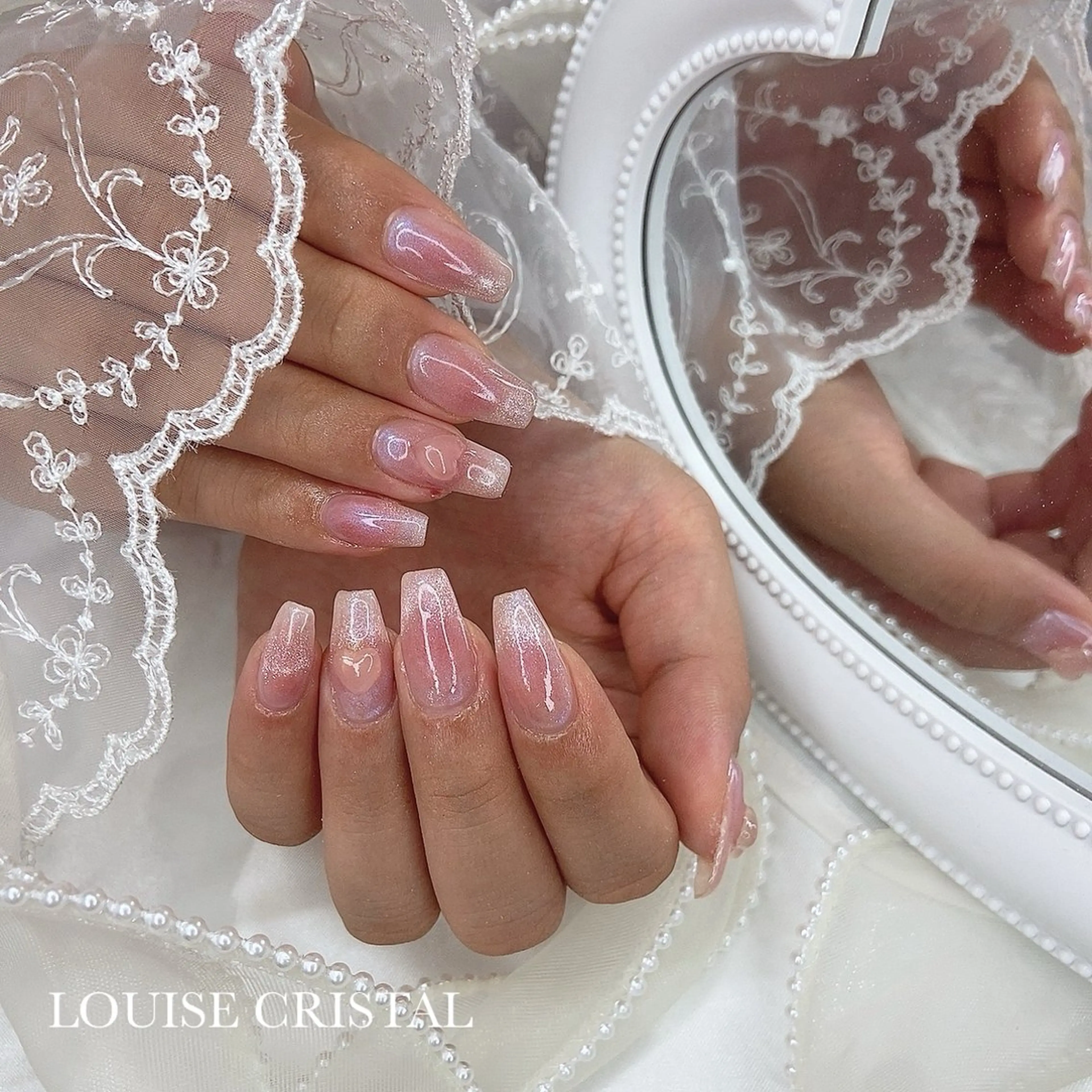 ネイル チークネイル フレンチネイル マグネットネイル マグネットフレンチ ハンドネイル LOUISE CRYSTALのネイルデザイン