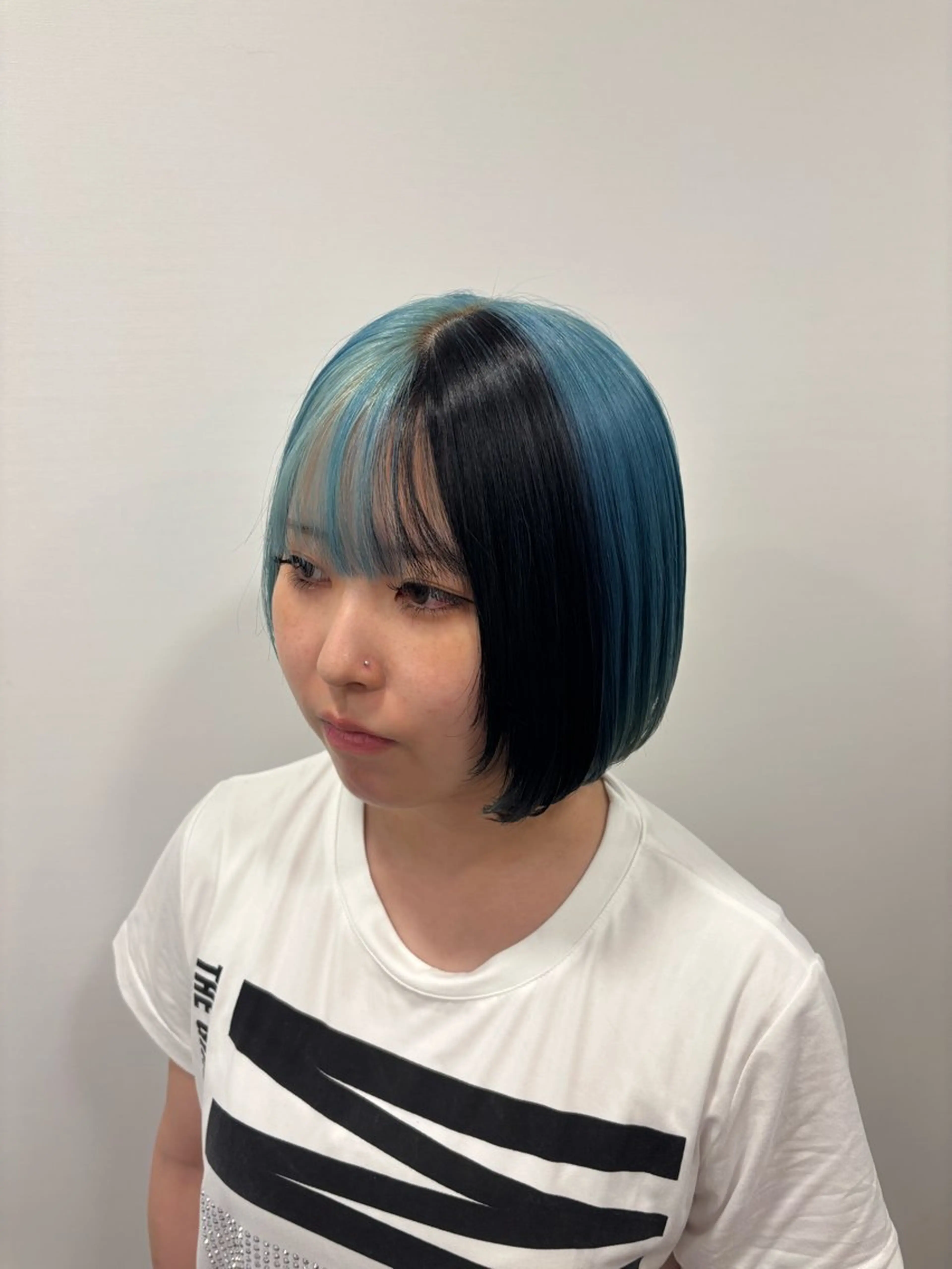 ミディアム カラー ブルーカラー デザインカラー 井上 悠人のヘアスタイル