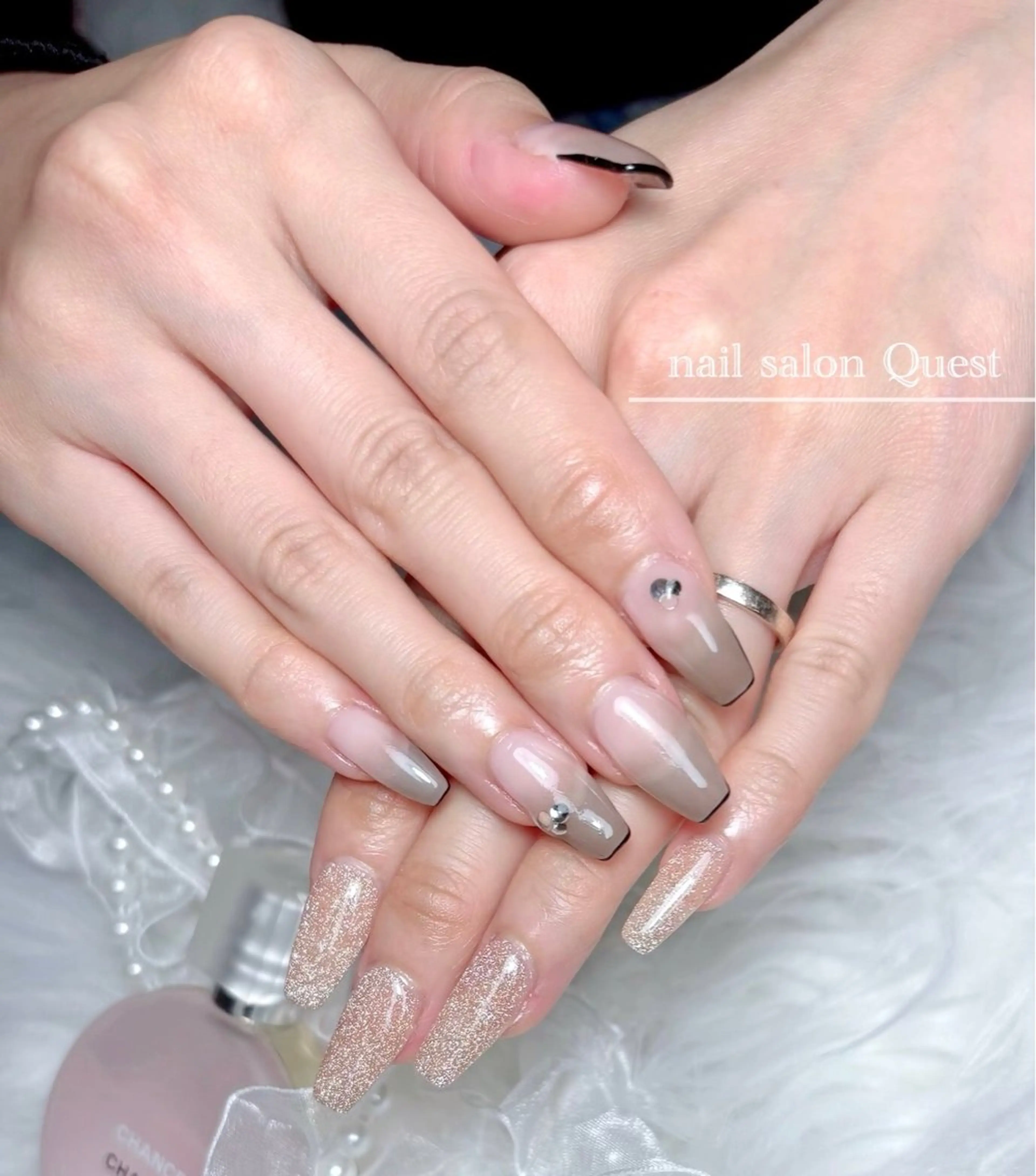 ネイル キラキラネイル nailsalon Questのネイルデザイン