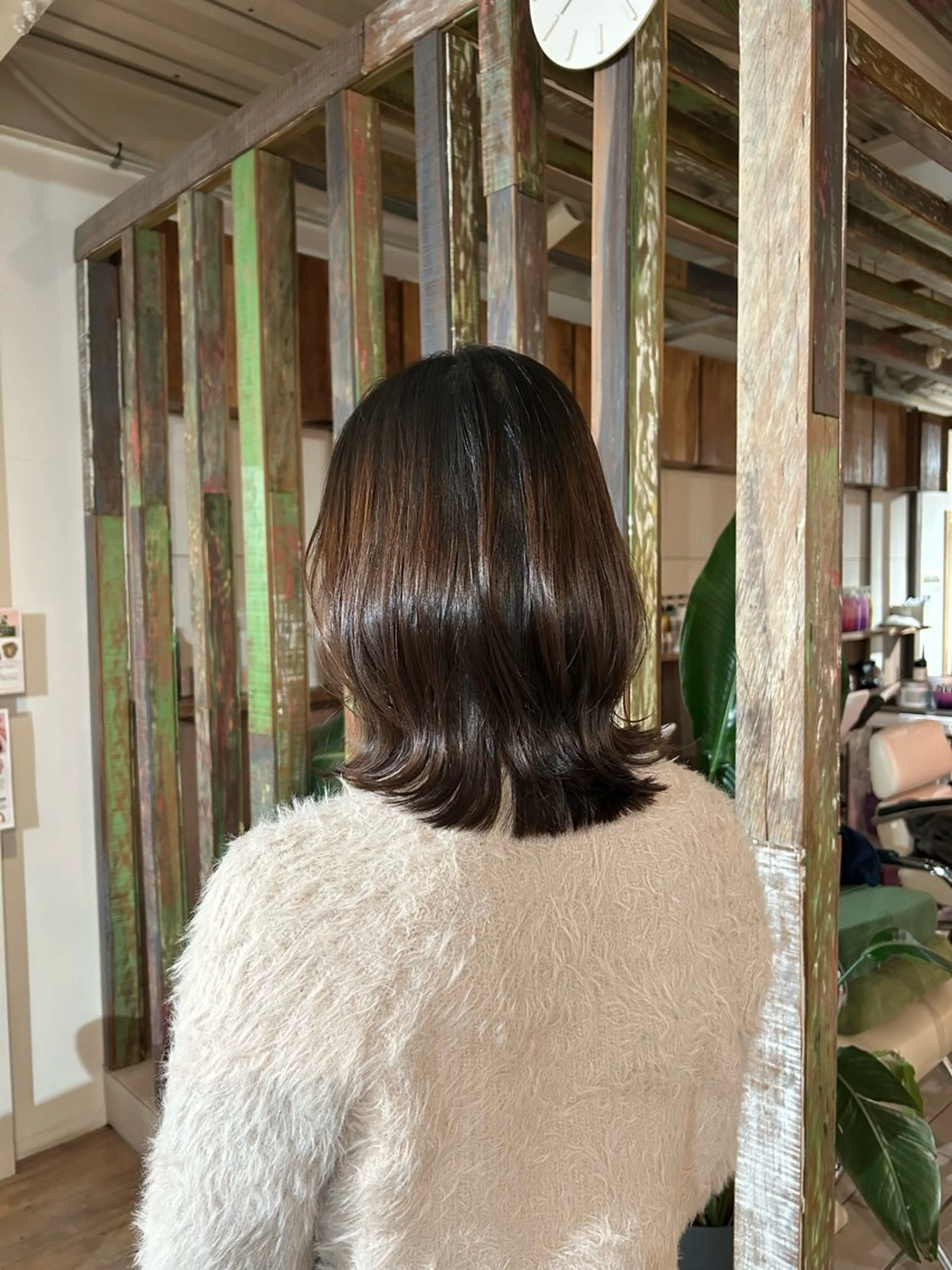 ミディアム 白上 愛佳のヘアスタイル