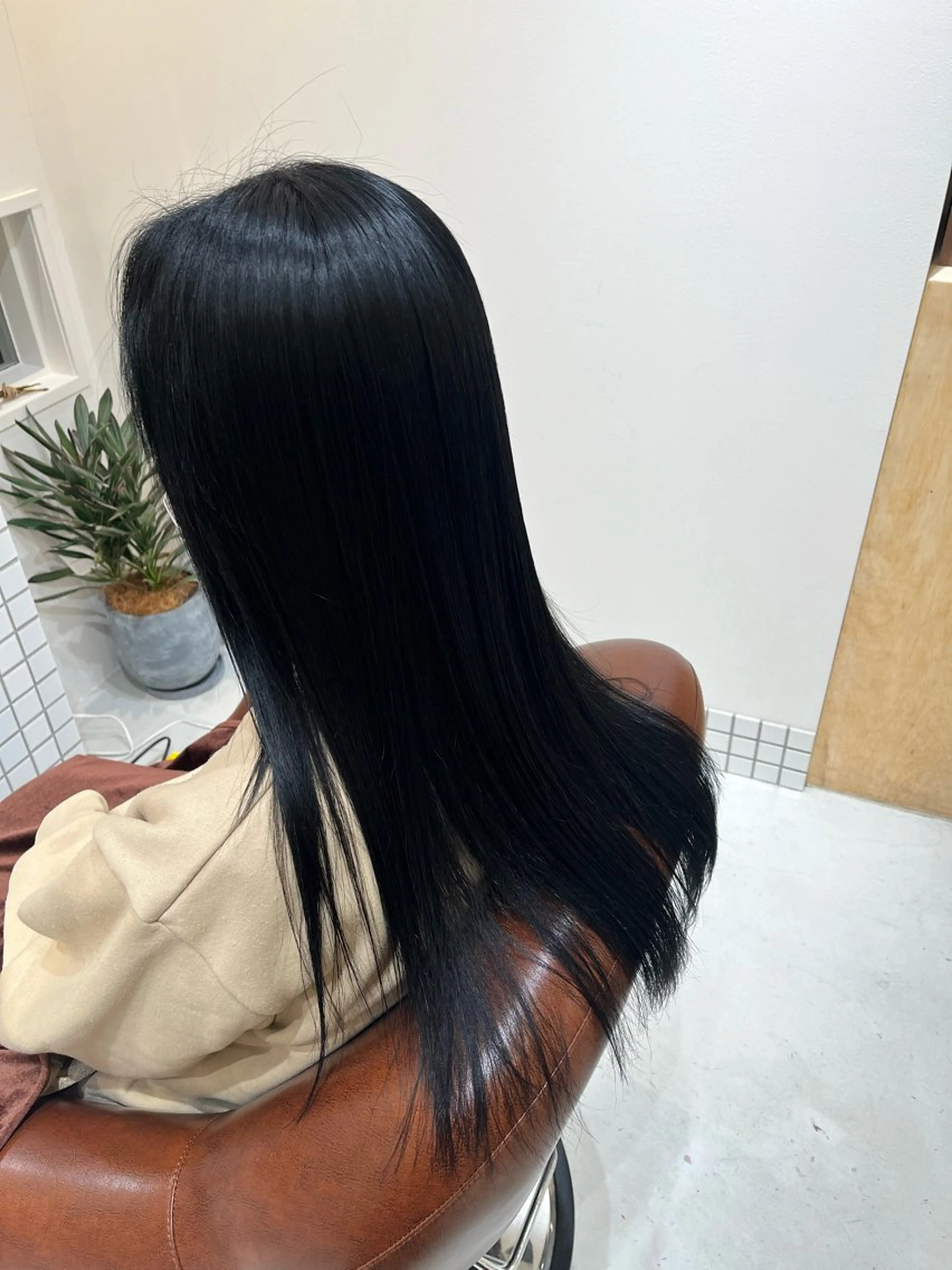 カラー 黒髪 ブルーカラー ブルーブラック 太田 恵美梨のヘアスタイル