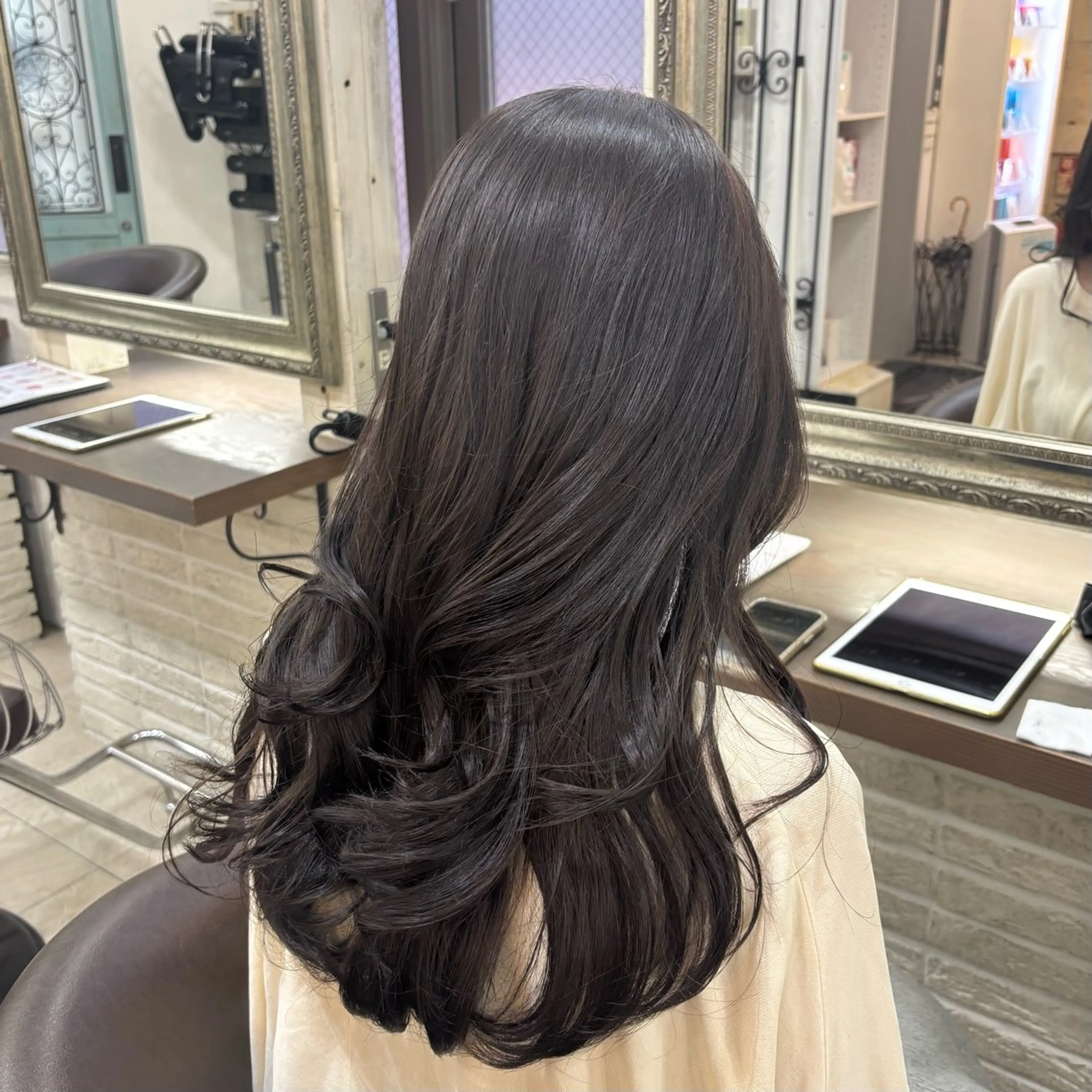 ロング カラー ベージュカラー ブリーチ 透明感カラー グレージュ ブリーチなしカラー ヘアカラー トリートメント レイヤー/ハッシュカ ット/顔周り/フウカのヘアスタイル