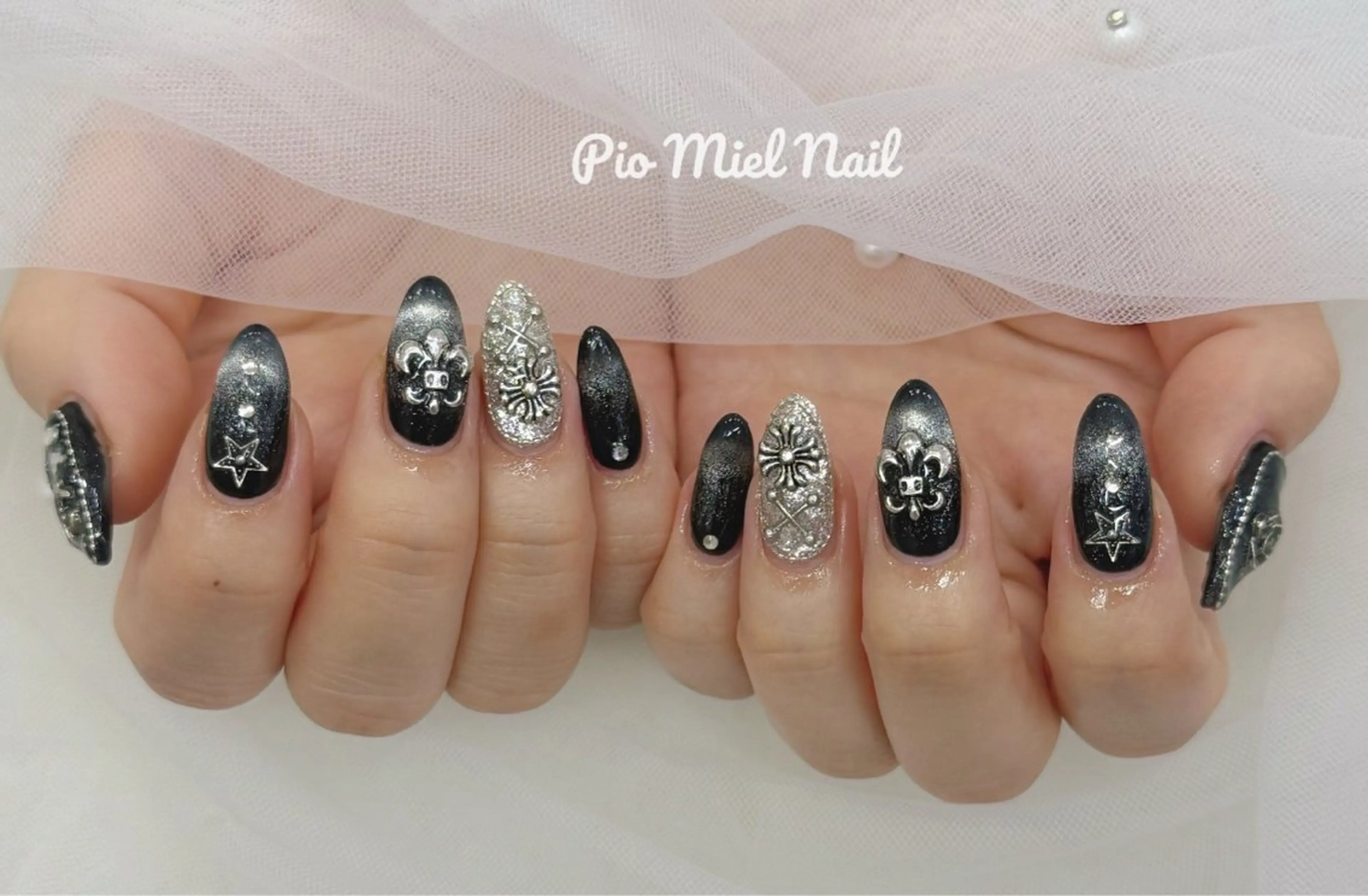 ネイル グラデーション ロングネイル シルバー ハンドネイル HANA 長さだしのネイルデザイン