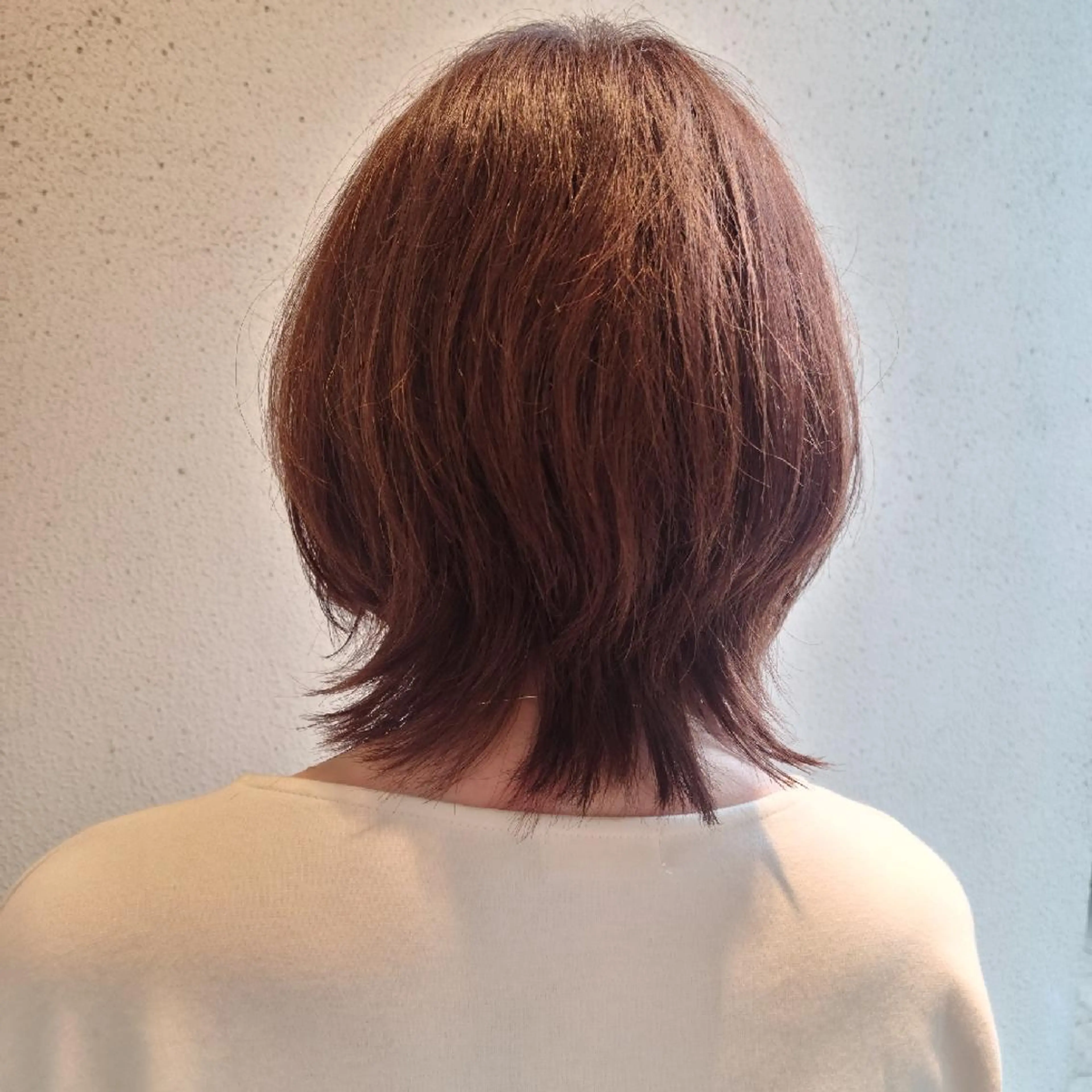 ミディアム 外ハネヘア ウルフカット 赤松 摩美のヘアスタイル