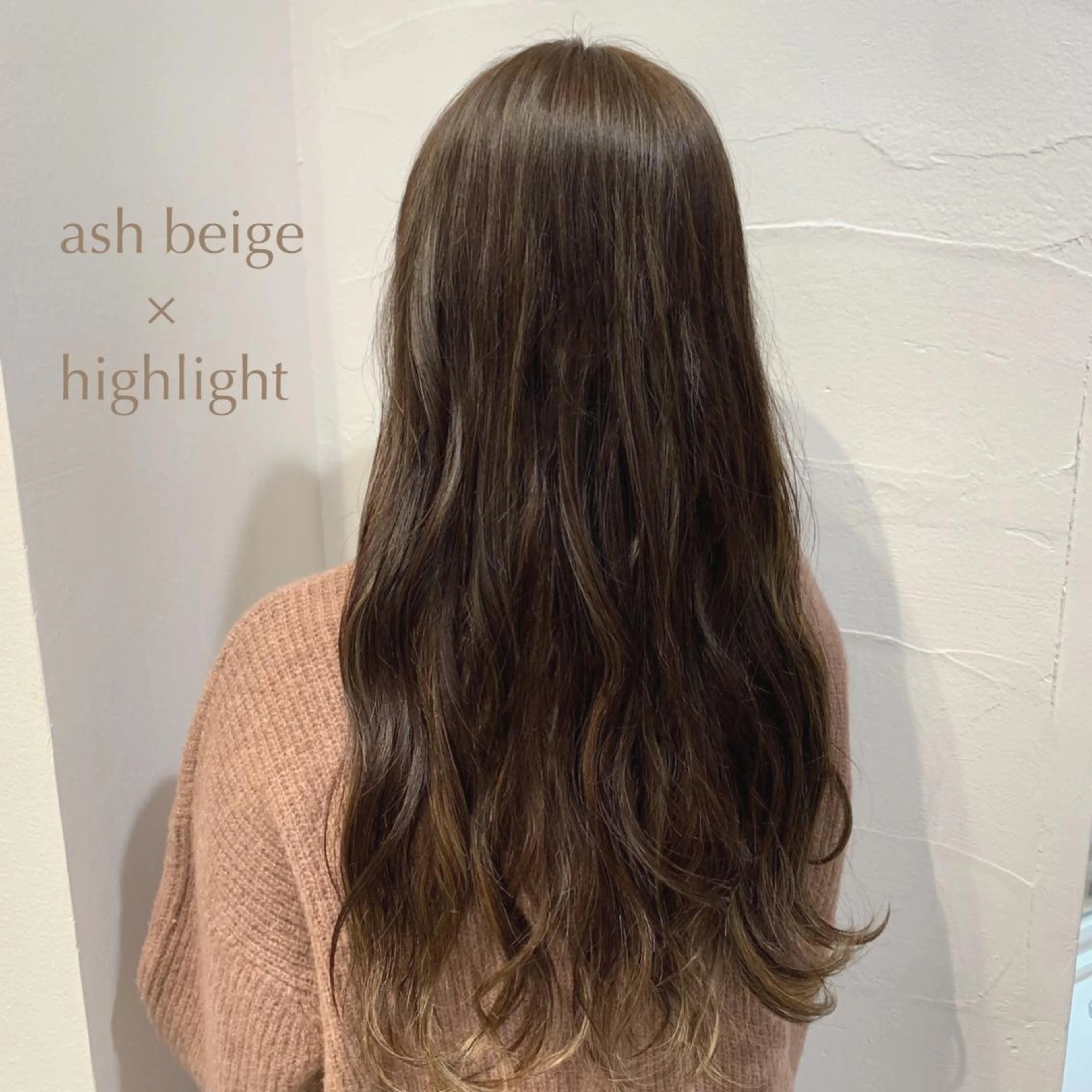 ロング カラー アッシュ ベージュカラー 透明感カラー ハイライトカラー ハイライト . AYUKAのヘアスタイル