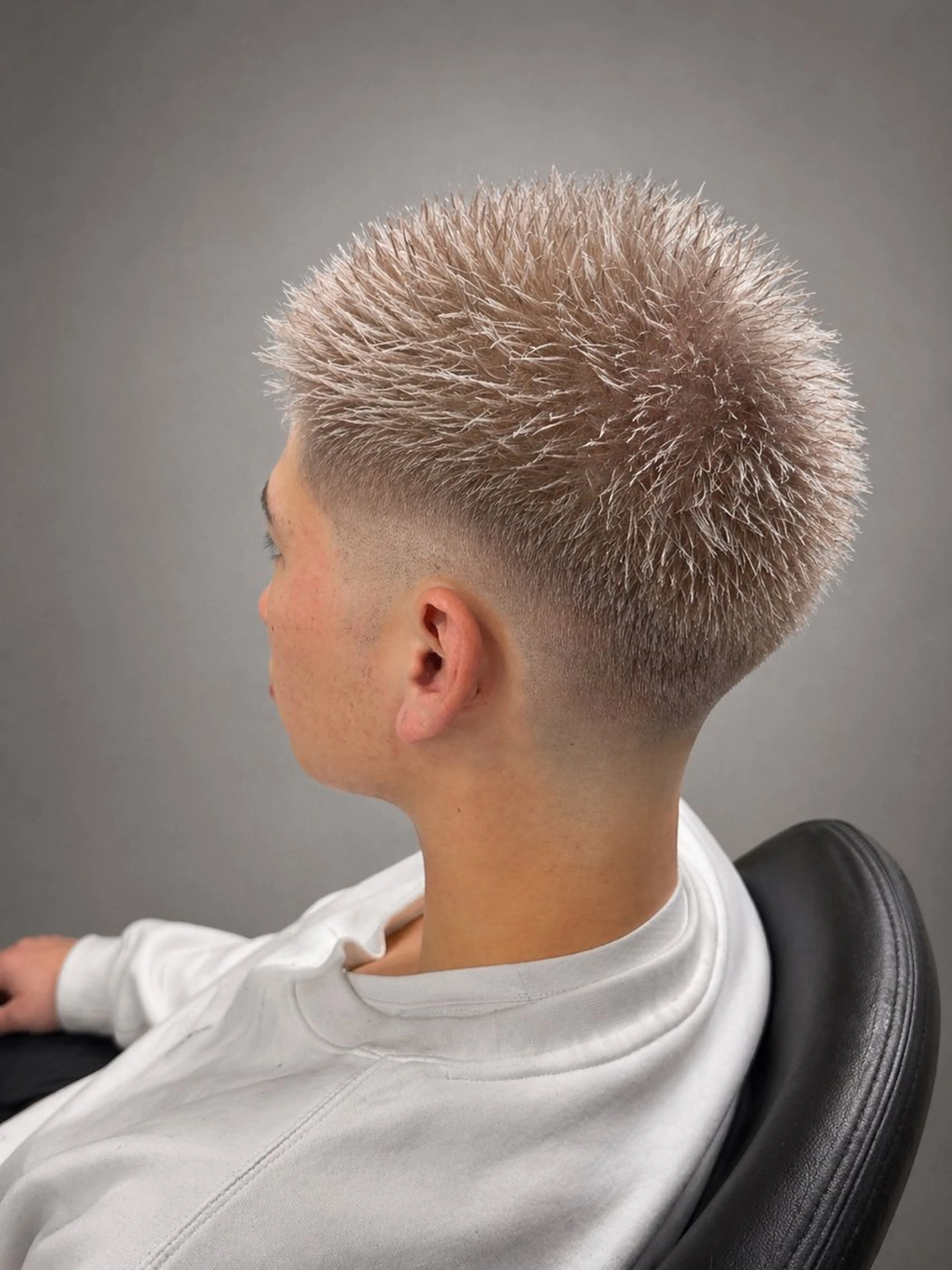 ショート カラー メンズ ベージュカラー ホワイトベージュ 外国人風カラー カット ヘアカラー 黒川 燿のヘアスタイル