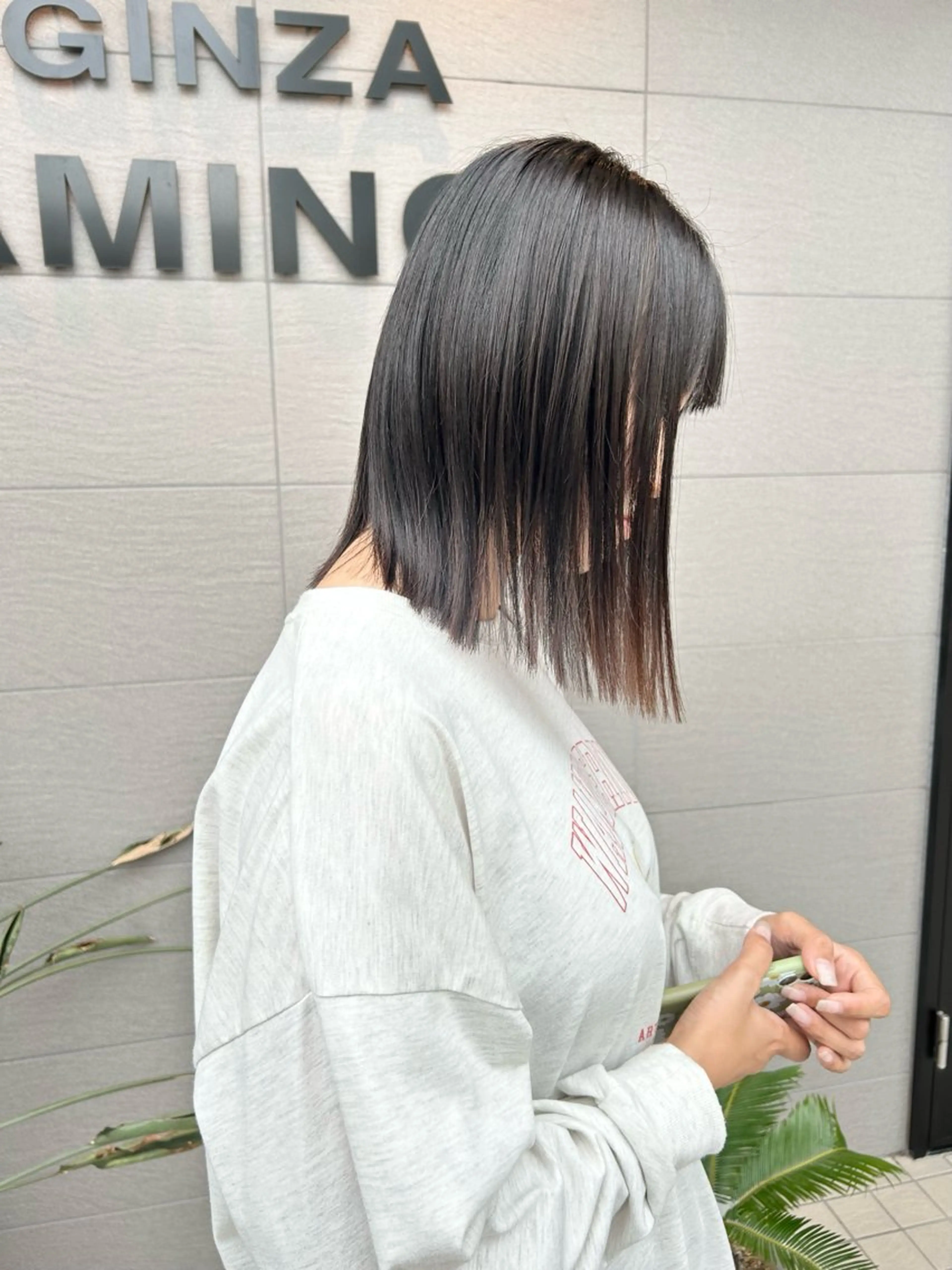 ミディアム 切りっぱなしロブ カット ナカジマ ナナのヘアスタイル