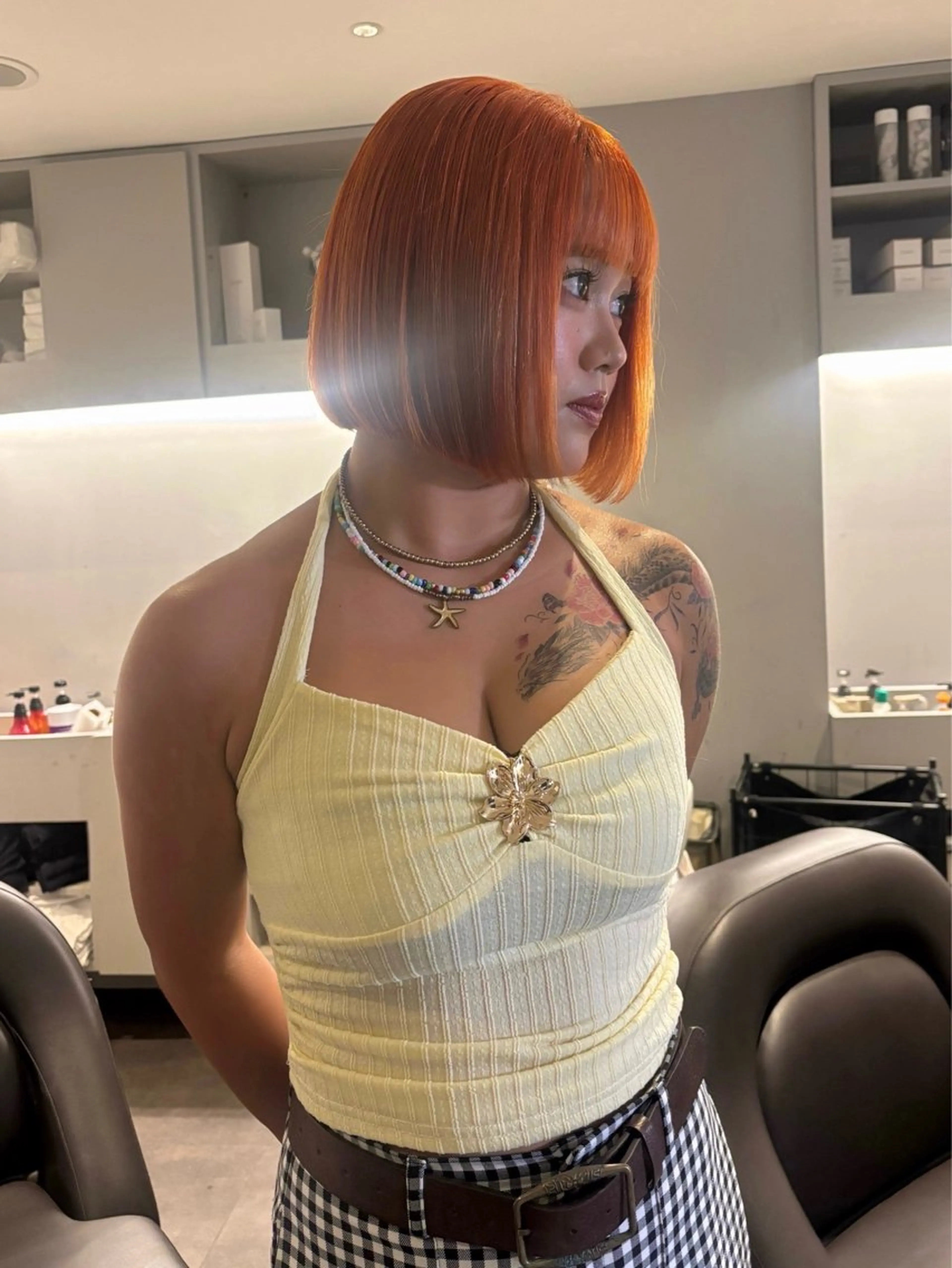 カラー ブリーチ 透明感カラー オレンジ ヘアカラー rinka/暖色 ボブカットモデルのヘアスタイル