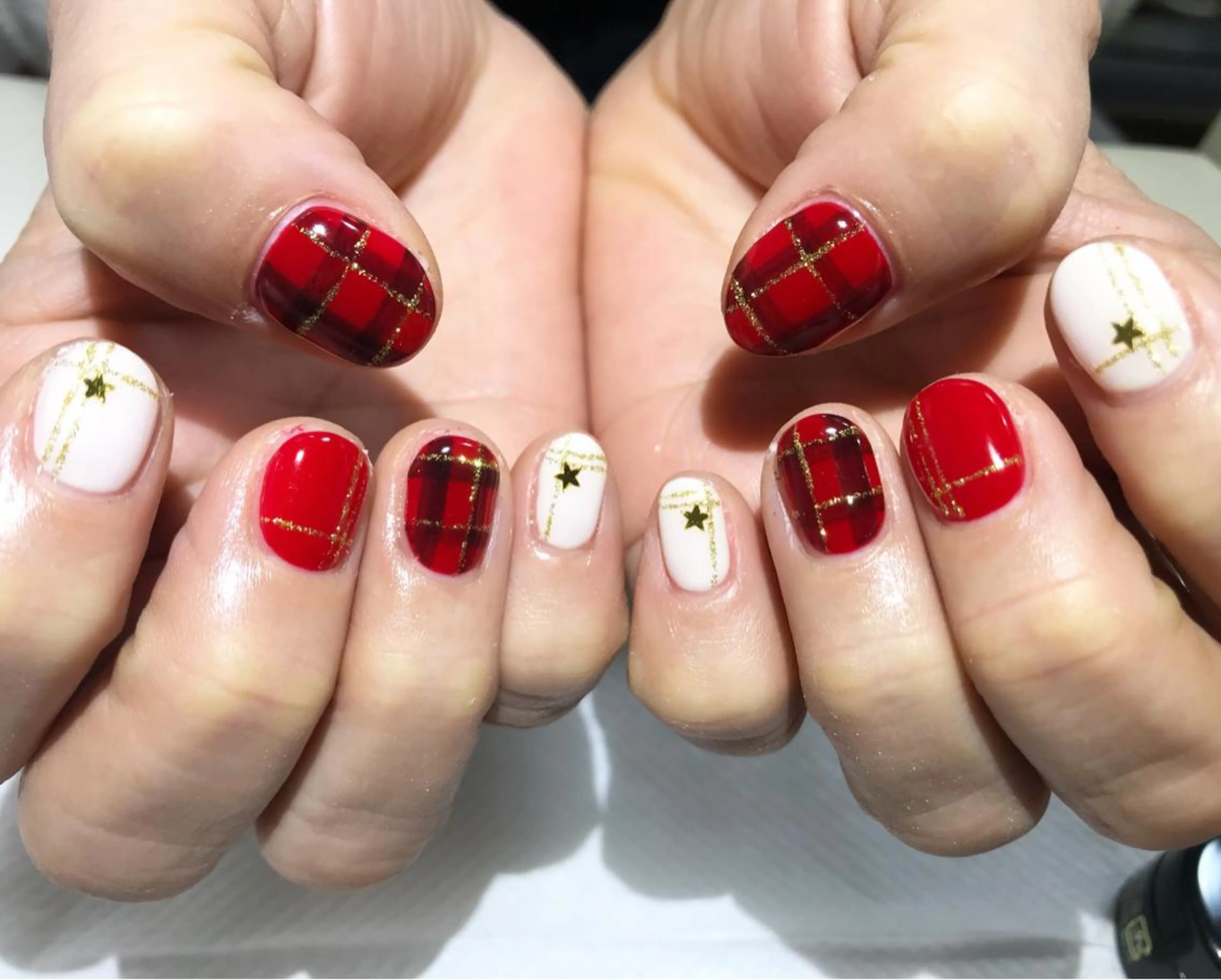 ネイル フットネイル ラメ(グリッター) 赤色 シンプルネイル 春ネイル nail fufla ♡yamane♡のネイルデザイン