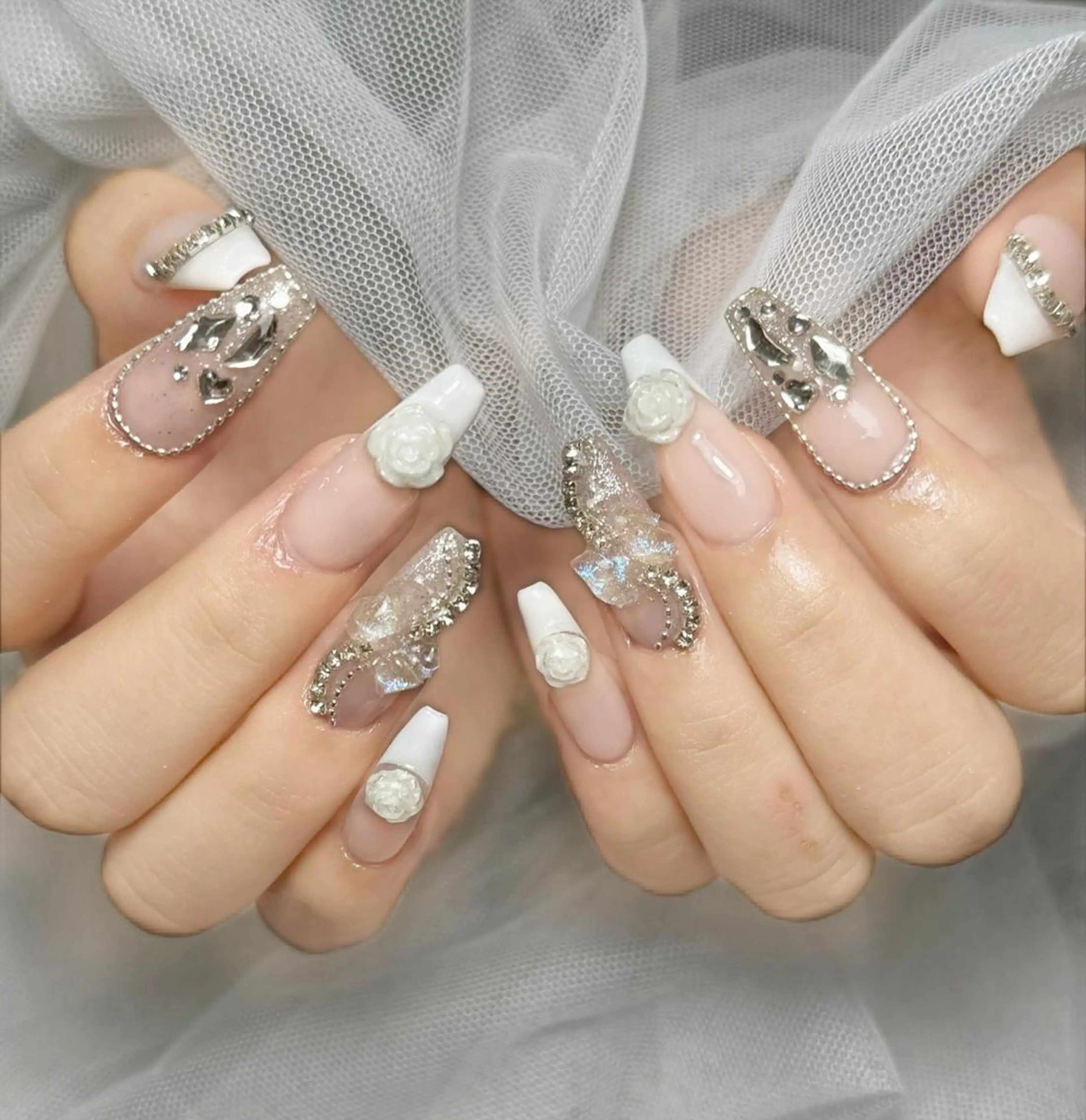 ロング カラー ベージュカラー グラデーションカラー ピンクカラー 韓国風ヘア ハンドネイル Bling Salonのネイルデザイン