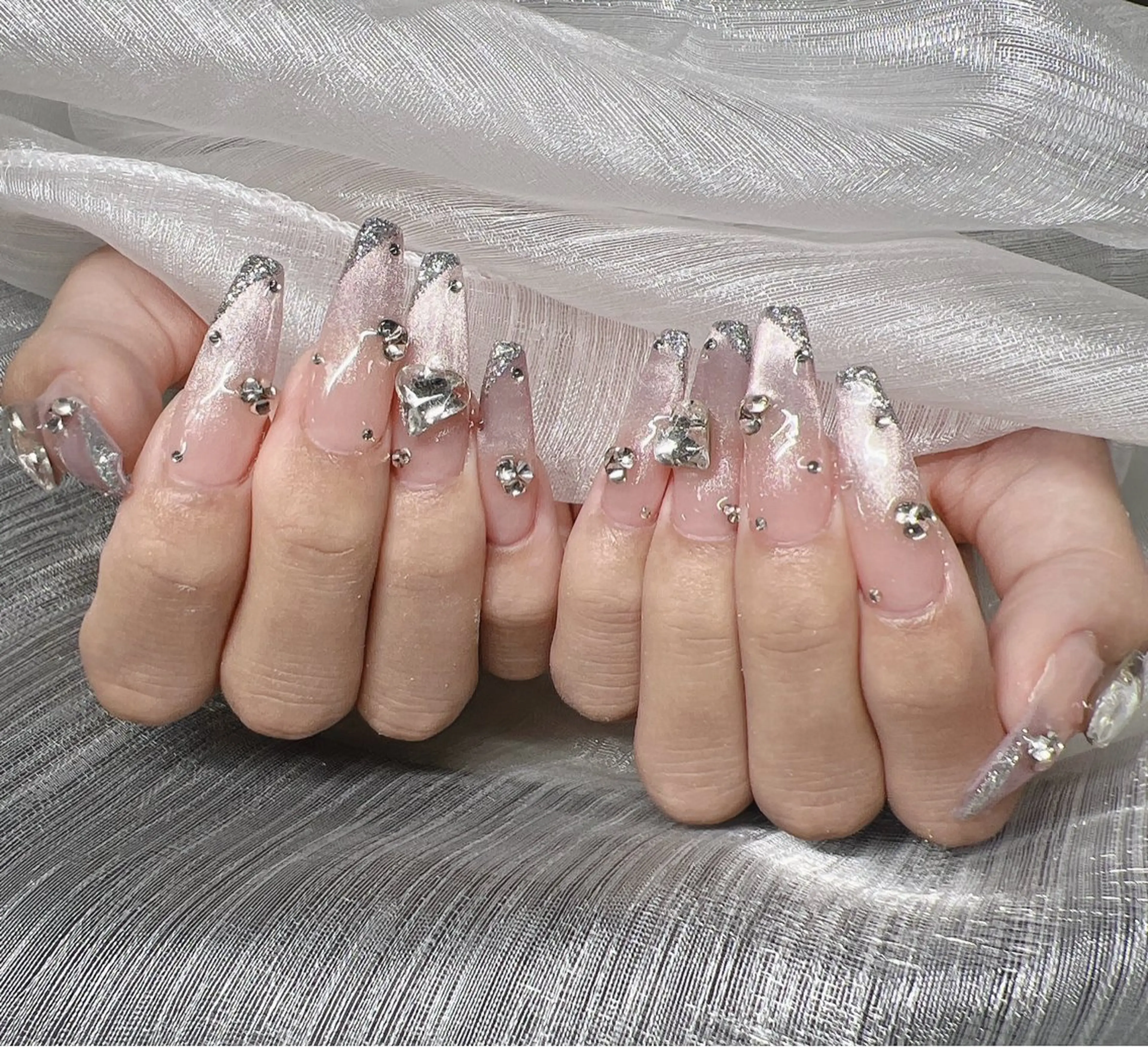 ネイル 長さ出し グラデーション 卒業式 キラキラネイル マグネットネイル ハンドネイル Lee Nailsのネイルデザイン