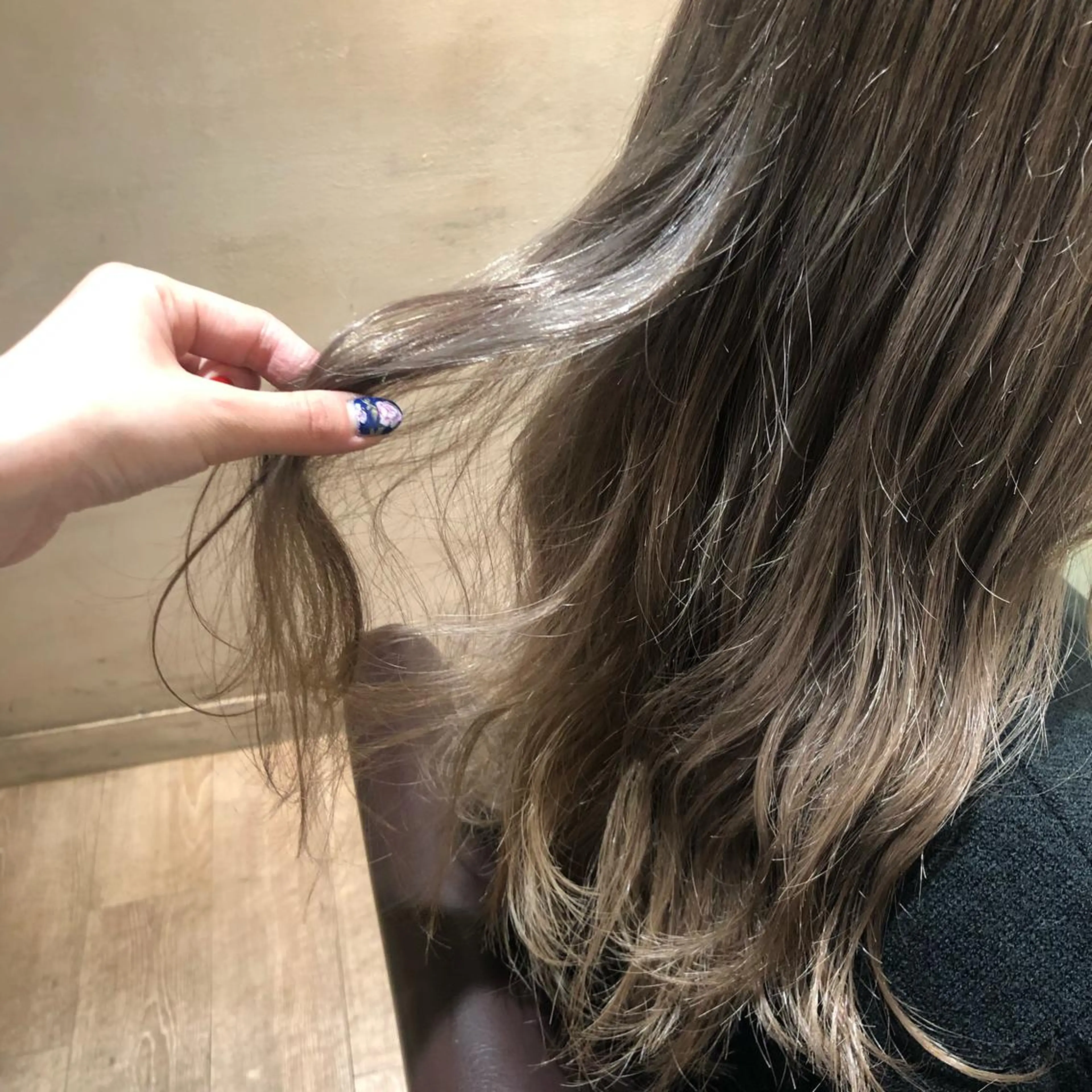 ロング カラー ブリーチ グレージュ シルバー シルバーグレージュ 縮毛矯正×ボブ💎 髪質改善/木下のヘアスタイル