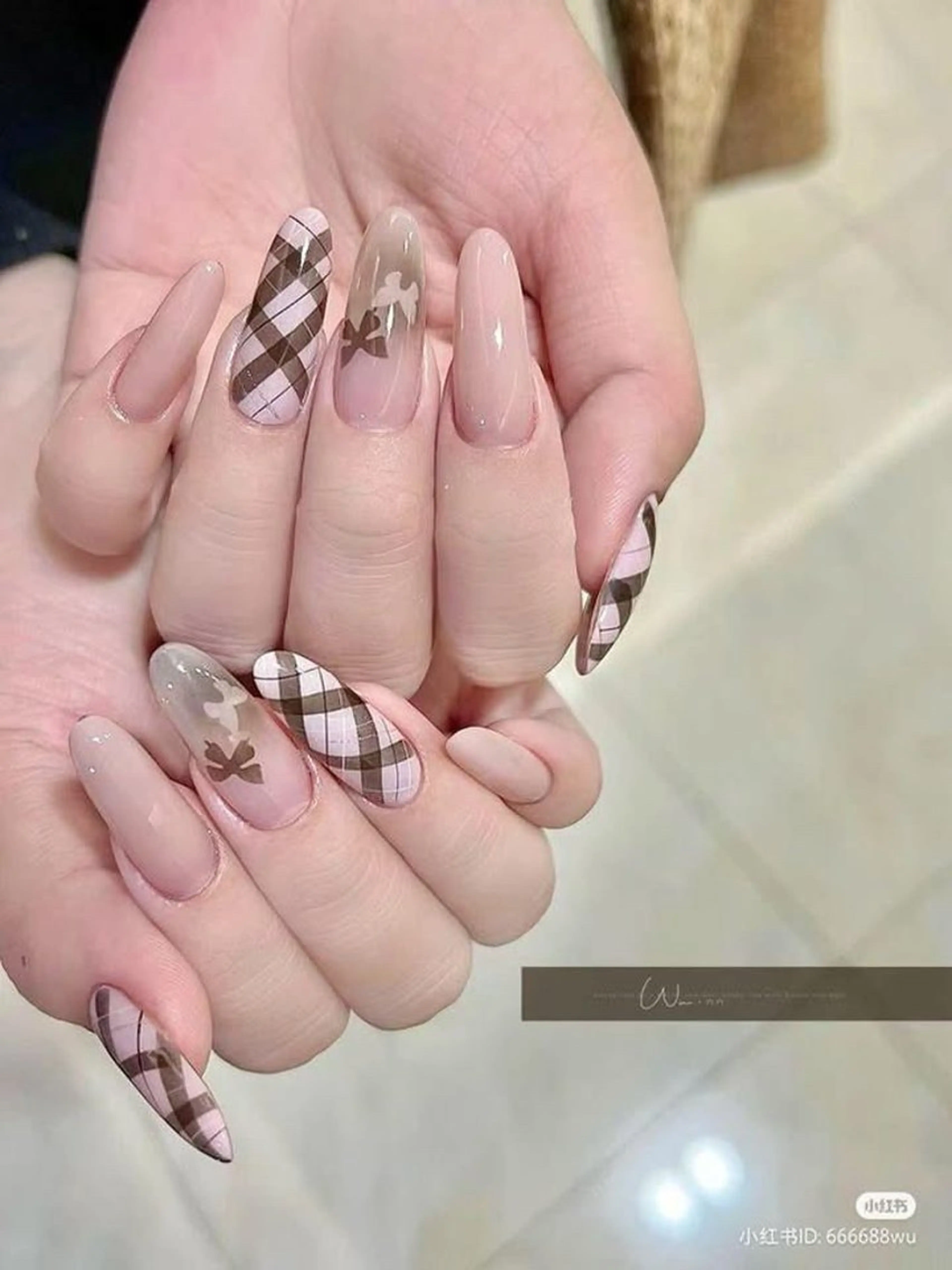 🩷簡単デザイン6本ネイルの写真