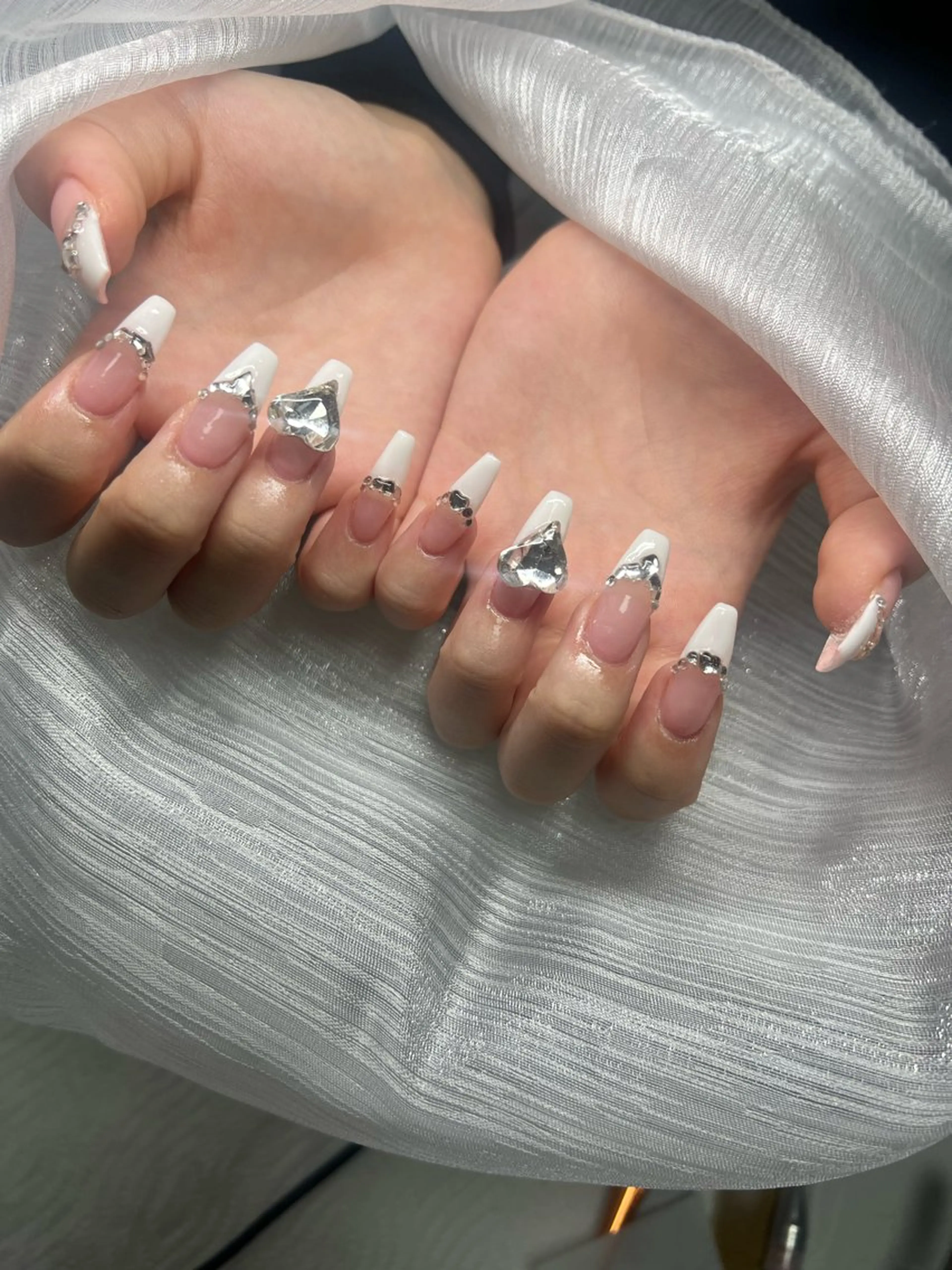 ネイル マグネットネイル ピンク ネイルチップ 冬ネイル クリスマス ハンドネイル Lee Nailsのネイルデザイン