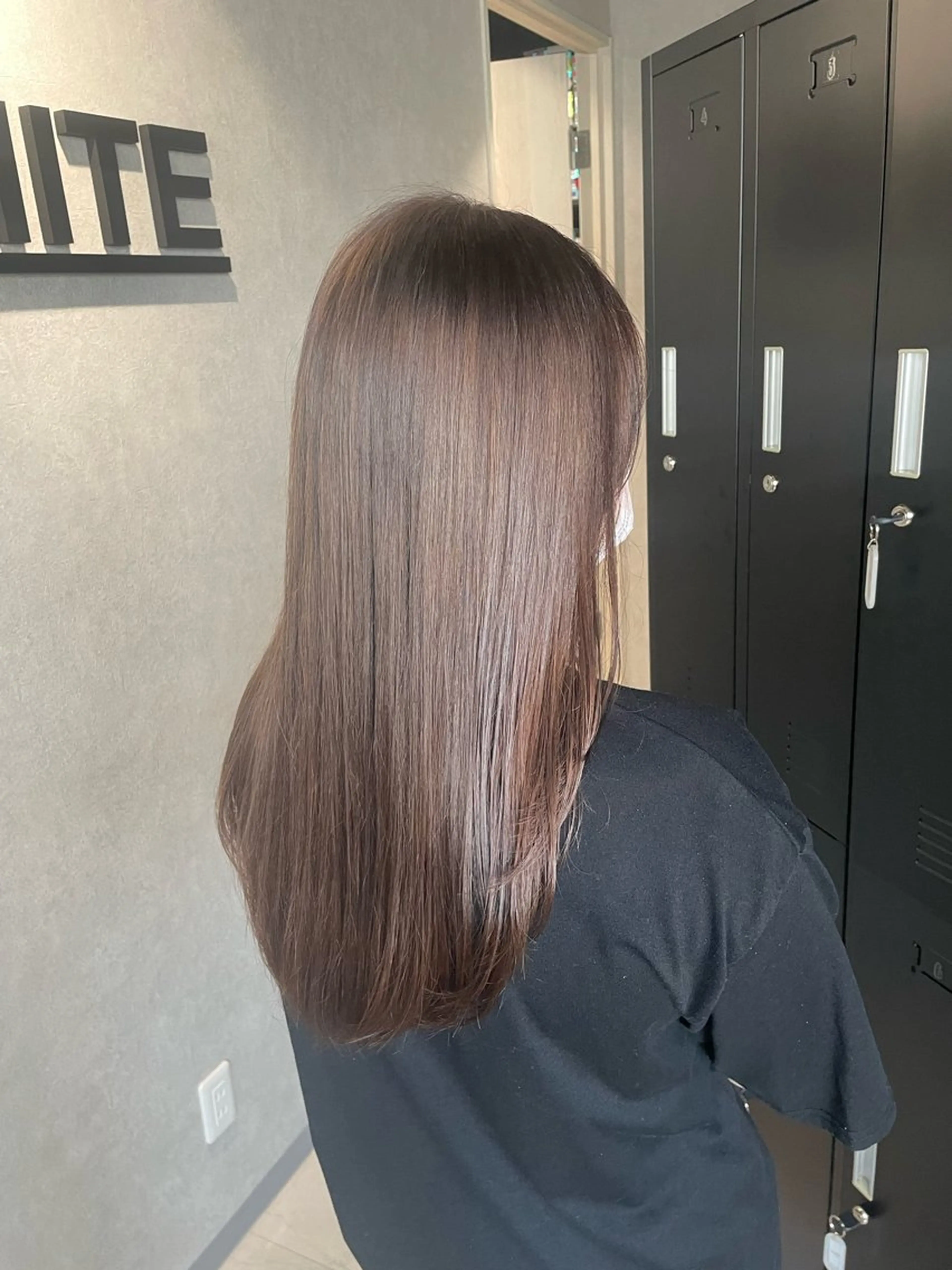 ロング カット ヘアカラー _WHITE 佐伯 碧のヘアスタイル