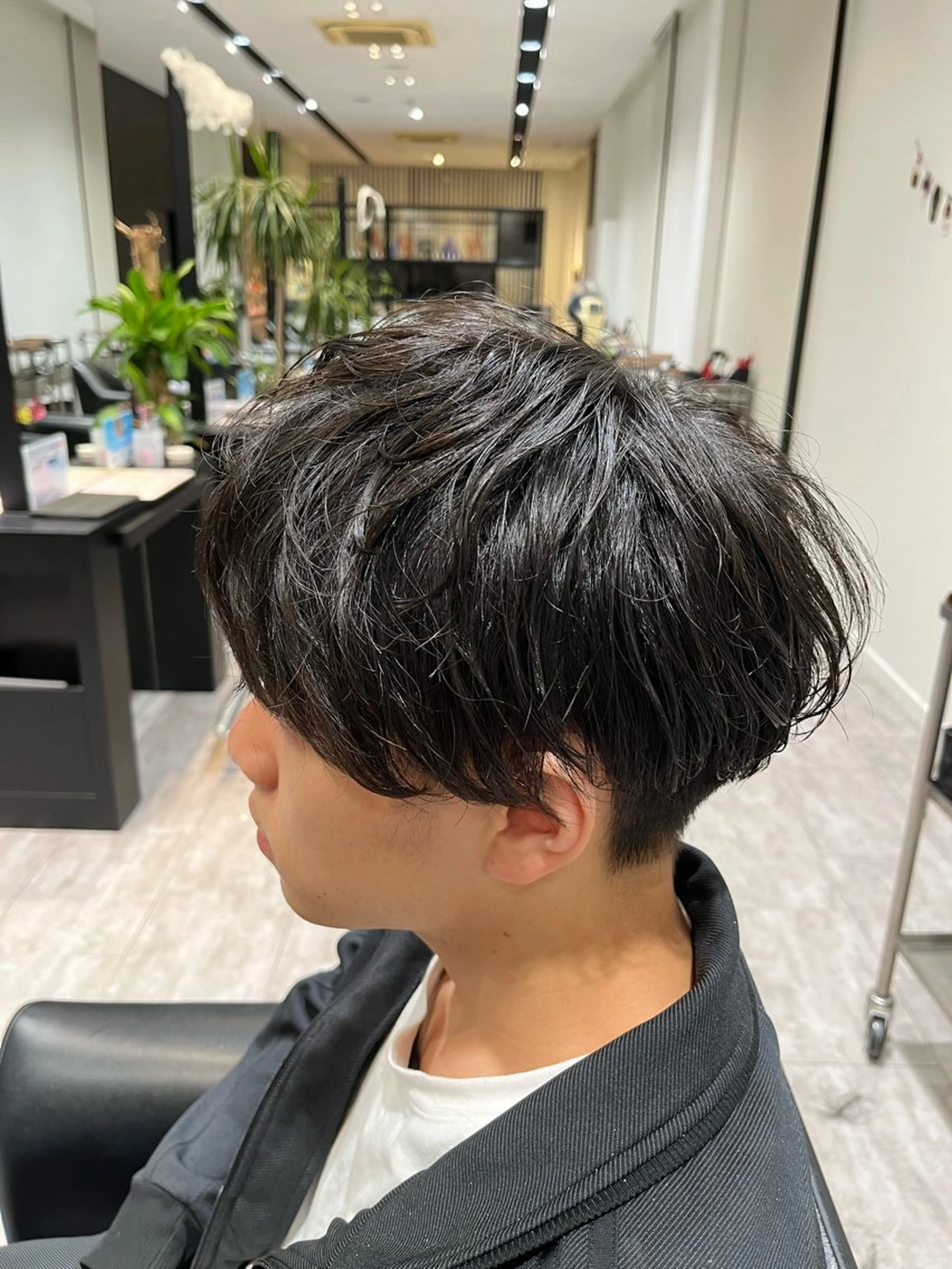 ショート パーマ メンズ マッシュ ツーブロック 刈り上げ 亀井 慎太郎のヘアスタイル