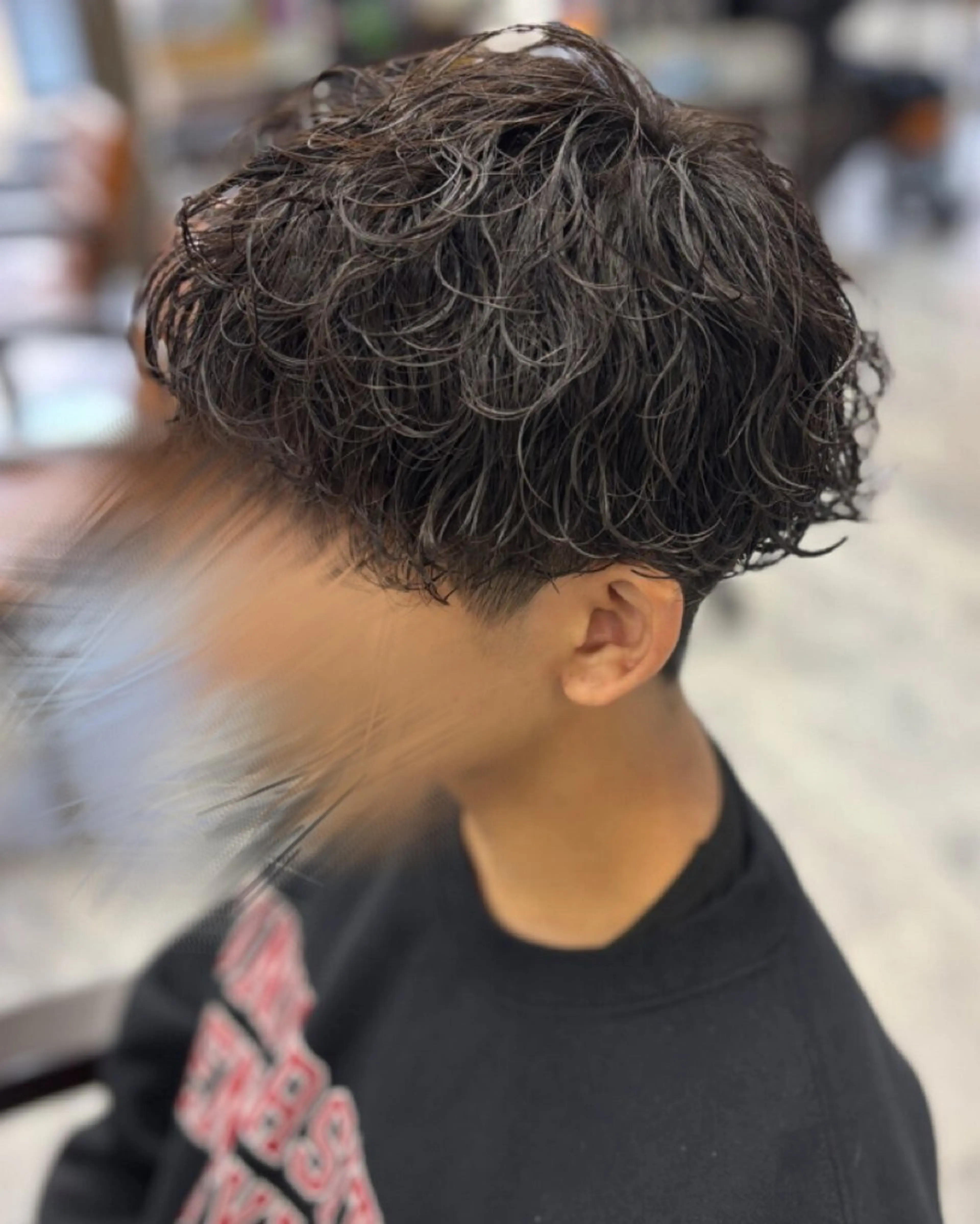 パーマ メンズ メンズパーマ 波巻きパーマ カット パーマ 韓国ヘア🇰🇷 𝑳𝒊𝒏𝒂🤍のヘアスタイル