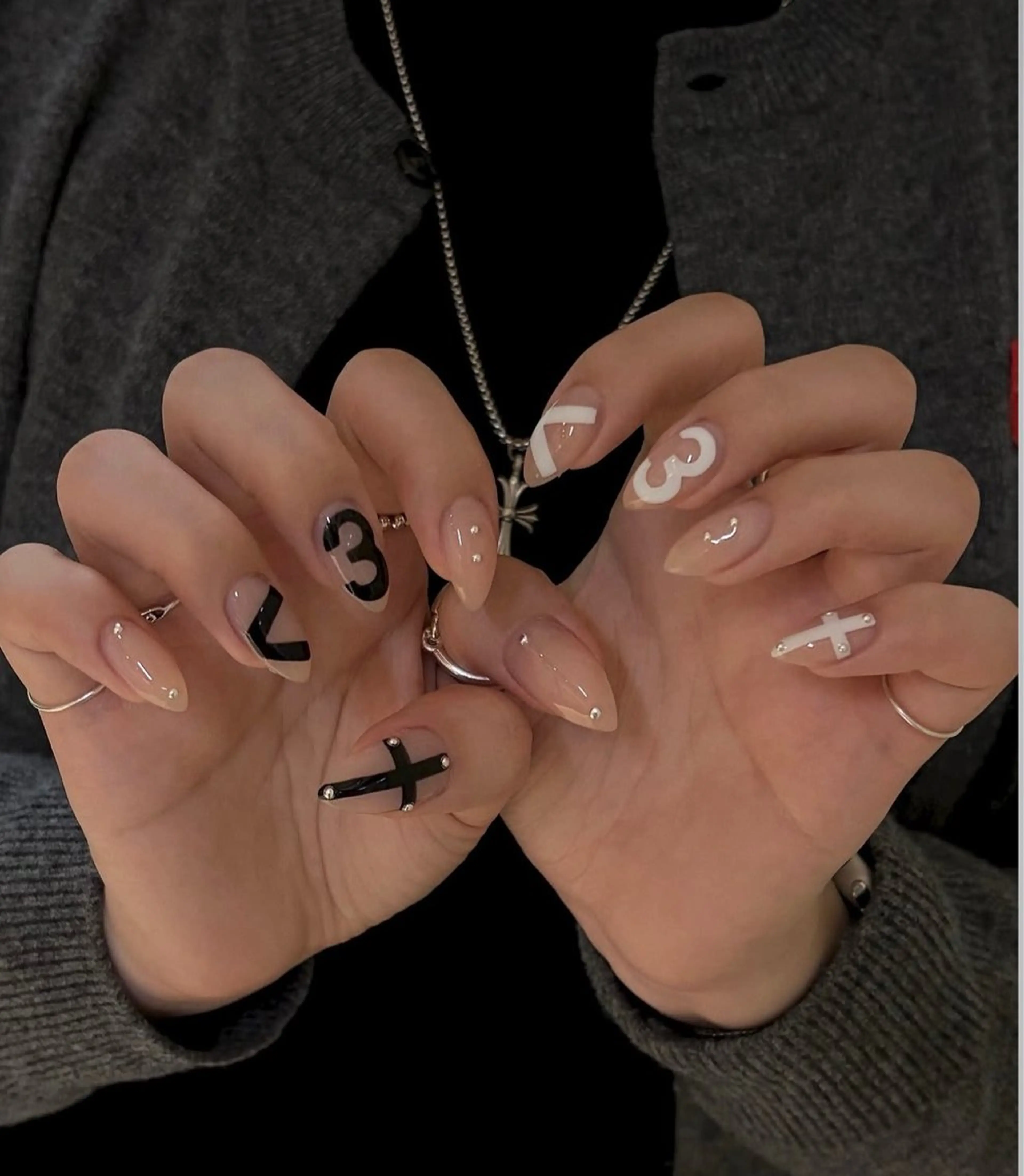 ミディアム 韓国風ヘア ハンドネイル Aila Nail HanChanのネイルデザイン