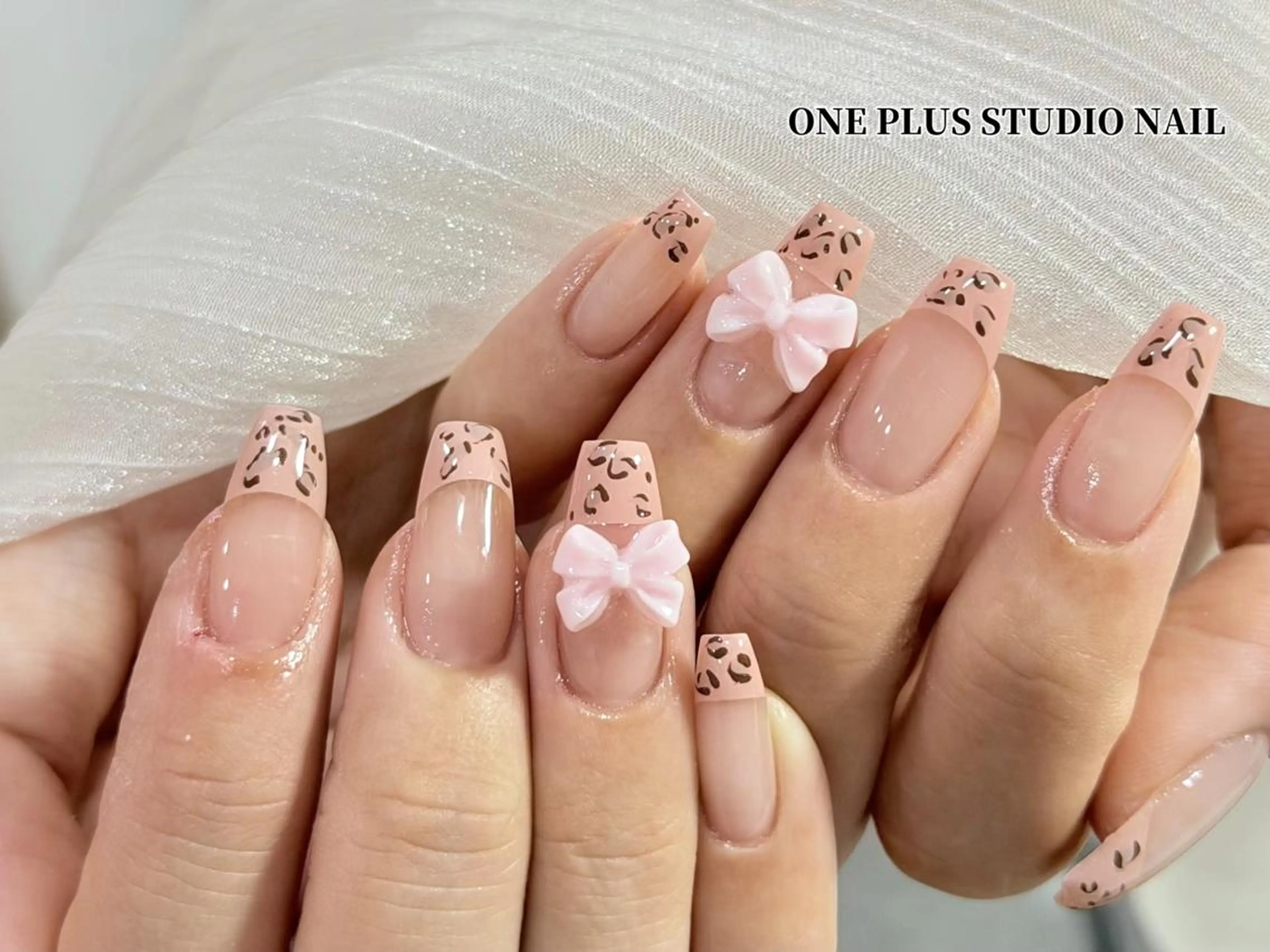 ネイル アートネイル フレンチネイル ガーリー ハート キラキラネイル One plus StudioNailのネイルデザイン