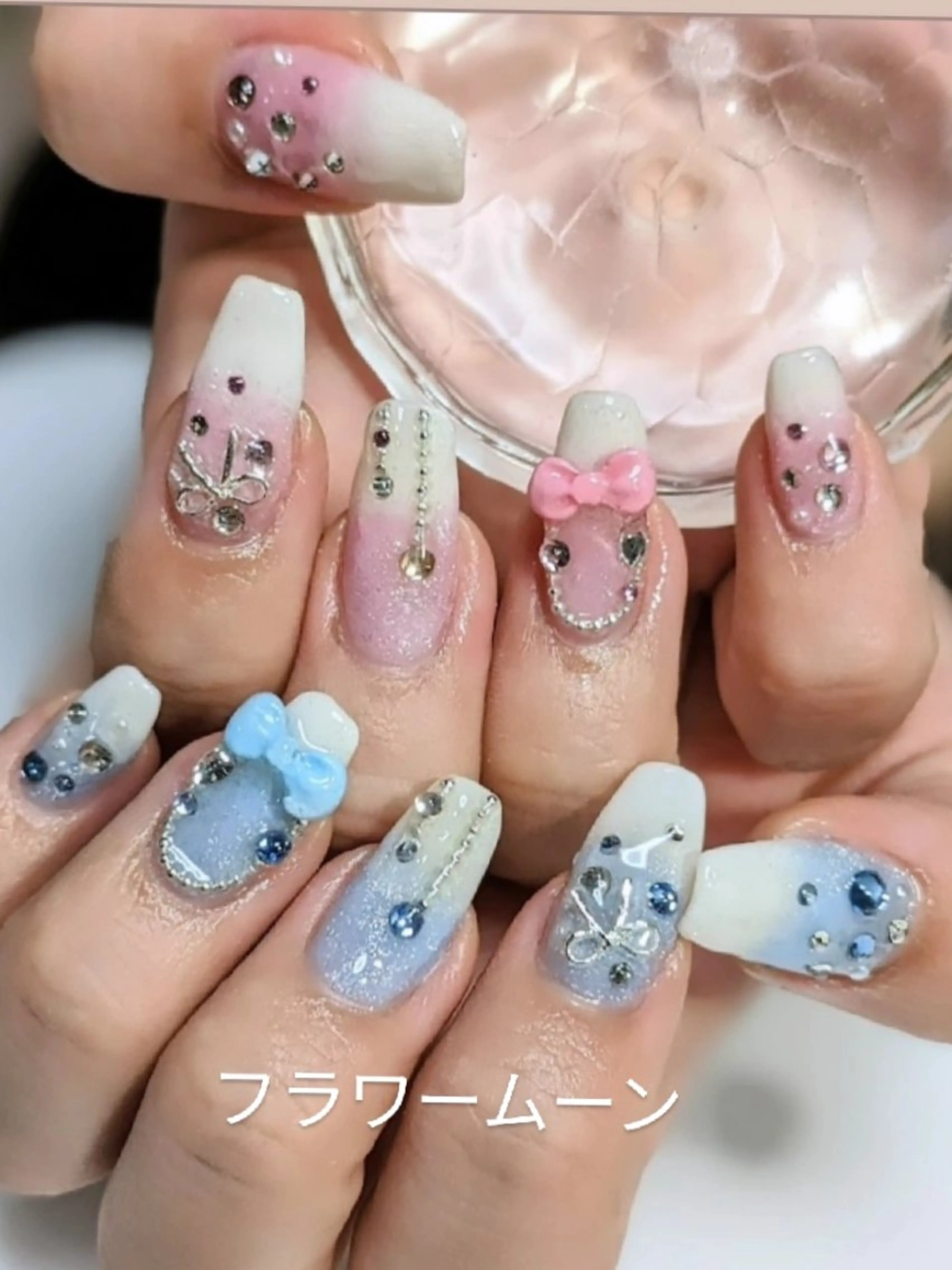 ネイル グラデーション リボン ハンドネイル ハンドケア フラワー ムーンのネイルデザイン