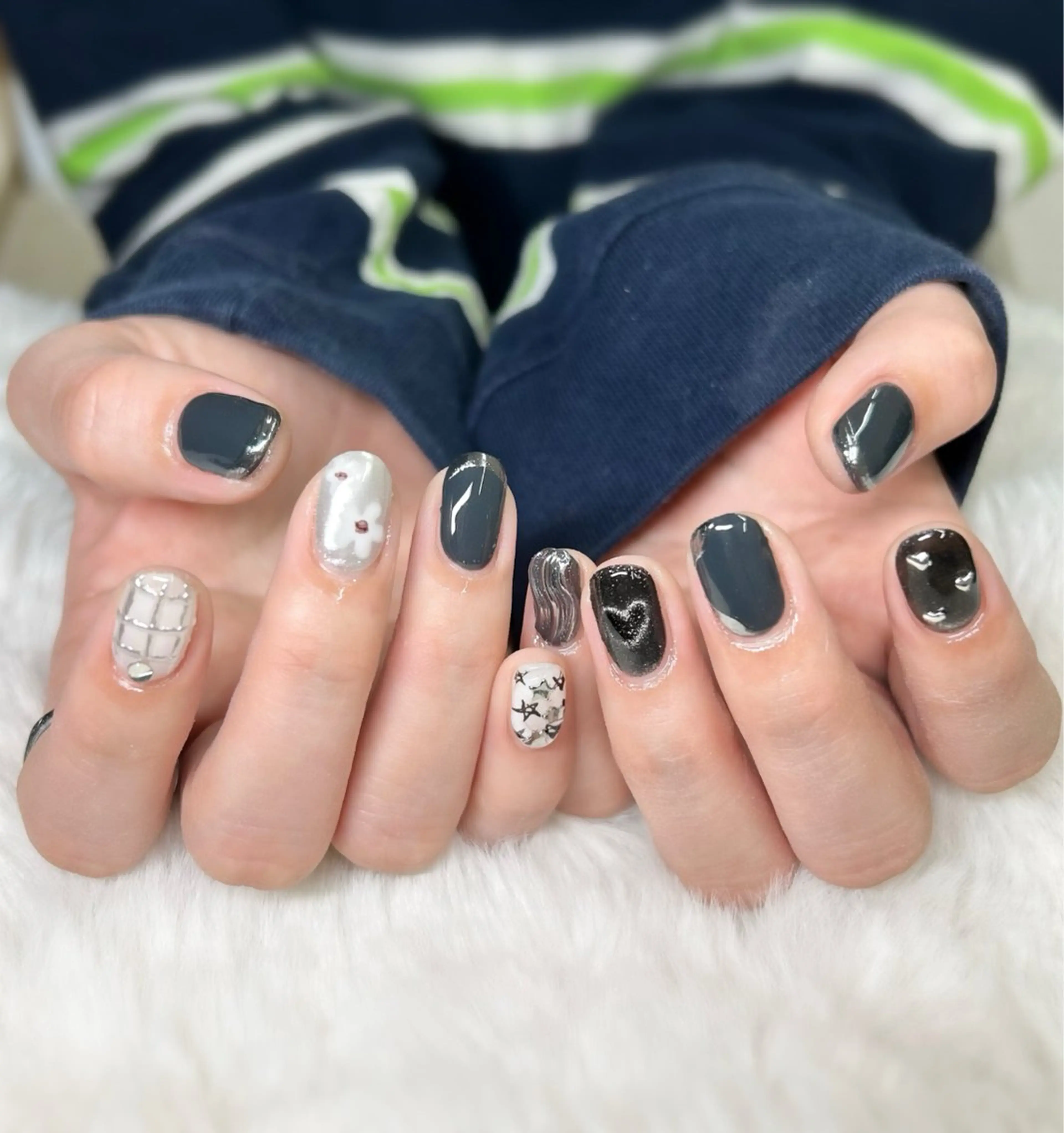 ネイル アートネイル フレンチネイル ハート マグネットネイル ミラーネイル ハンドネイル yamane de  salonのネイルデザイン