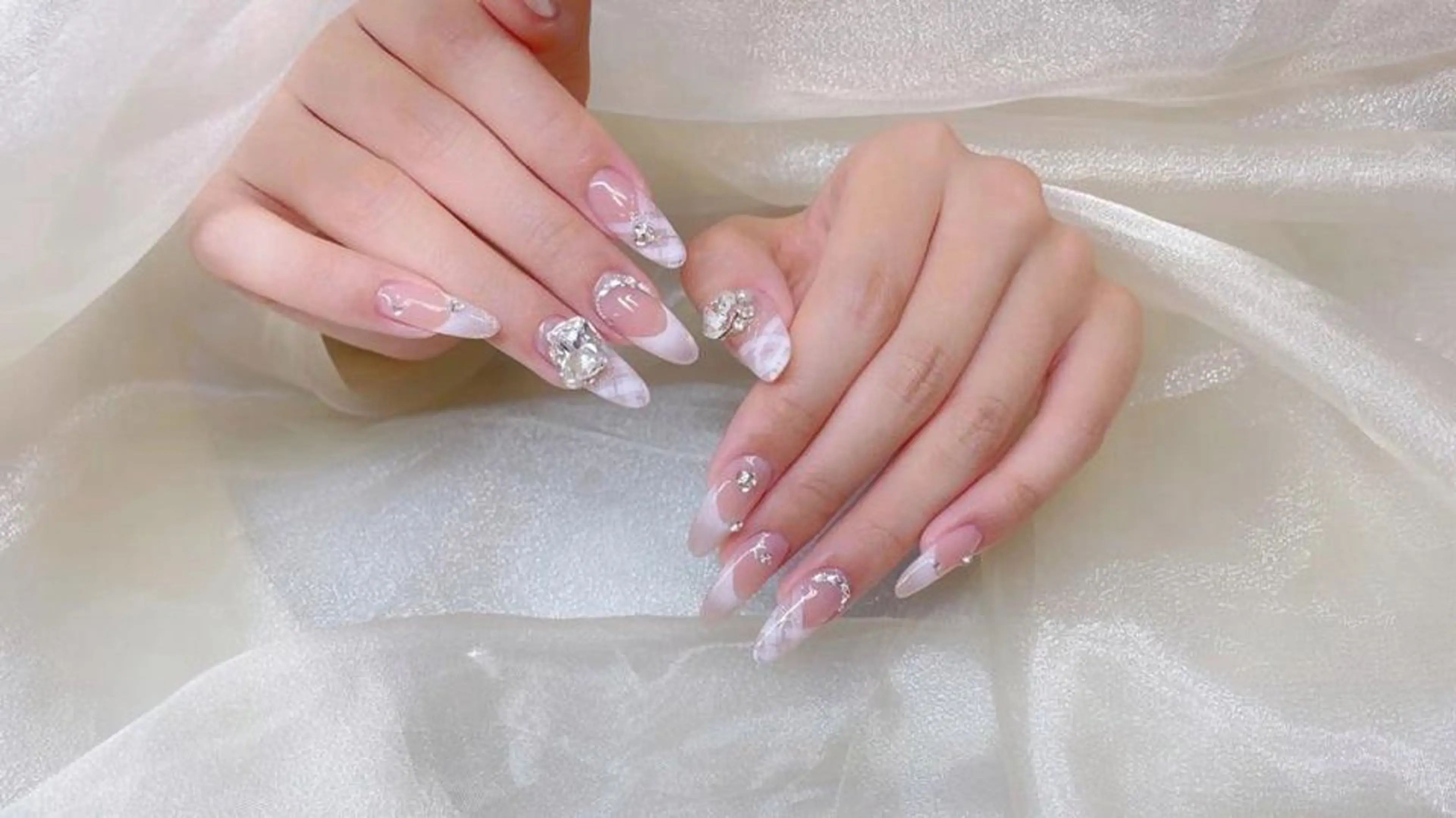 ネイル アートネイル 持ち込み ハンドネイル 🌈 Laule'aのネイルデザイン