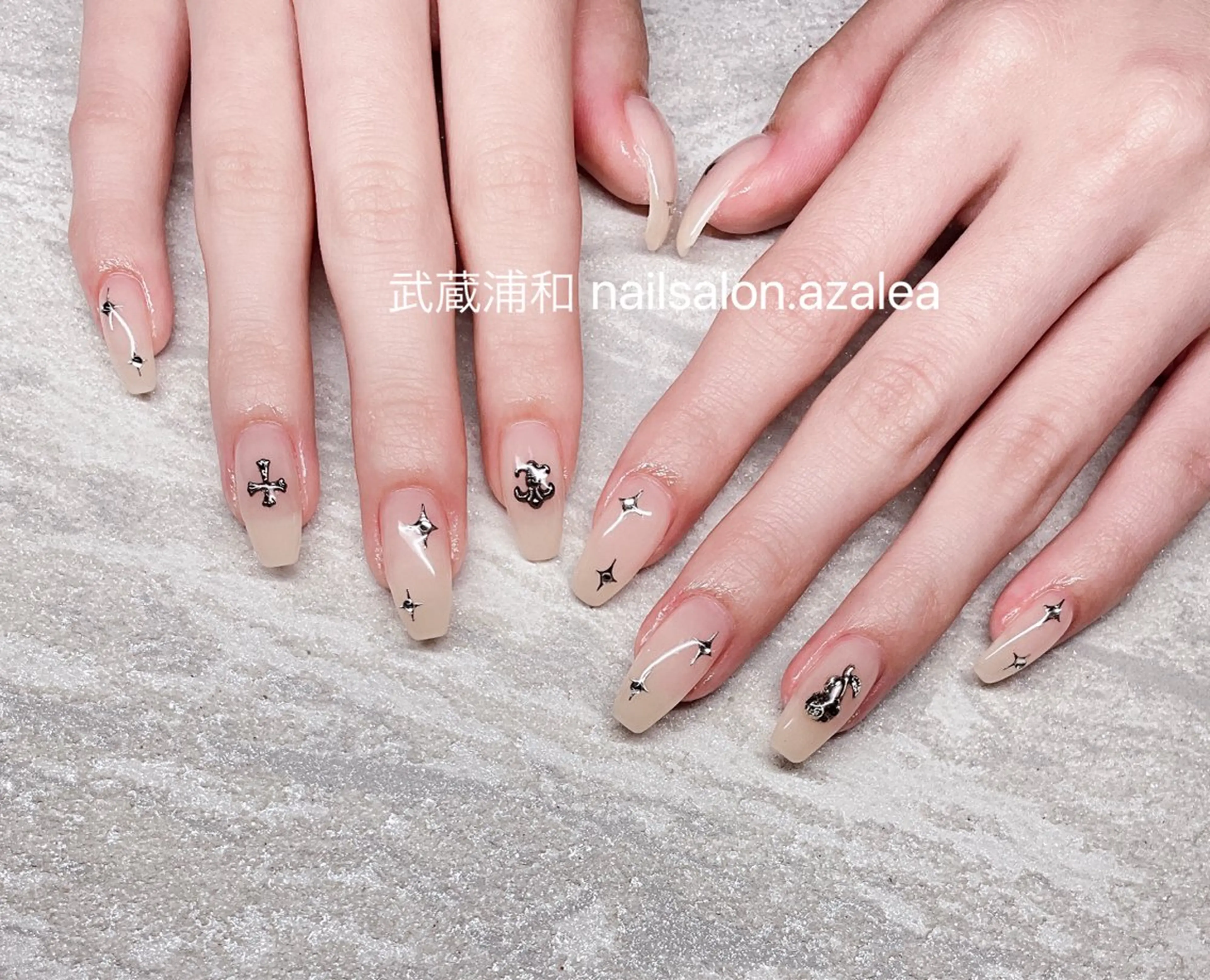 ネイル ハンドネイル R inのネイルデザイン