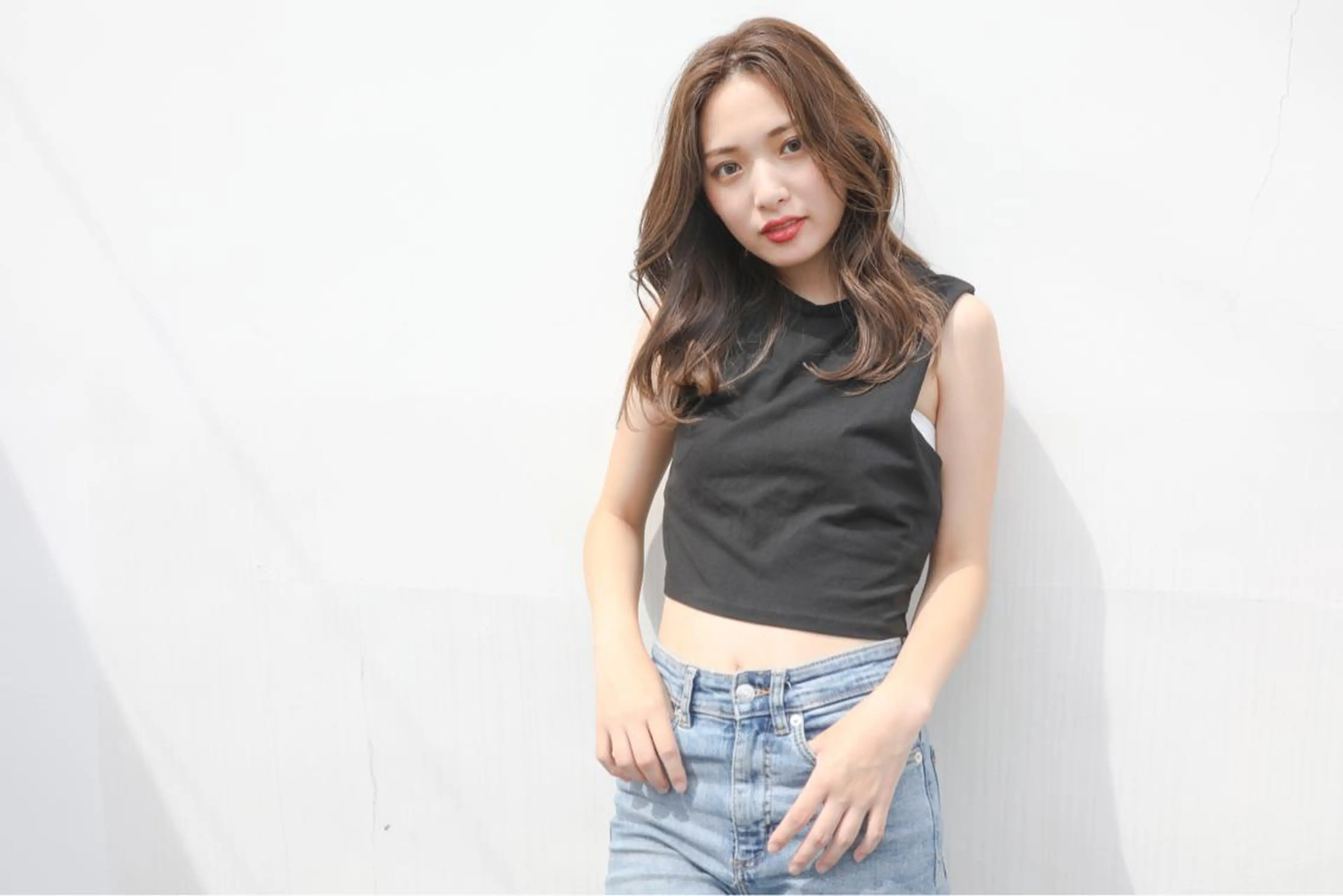 ロング カラー 韓国🇰🇷レイヤー カットオリーブカラーのヘアスタイル