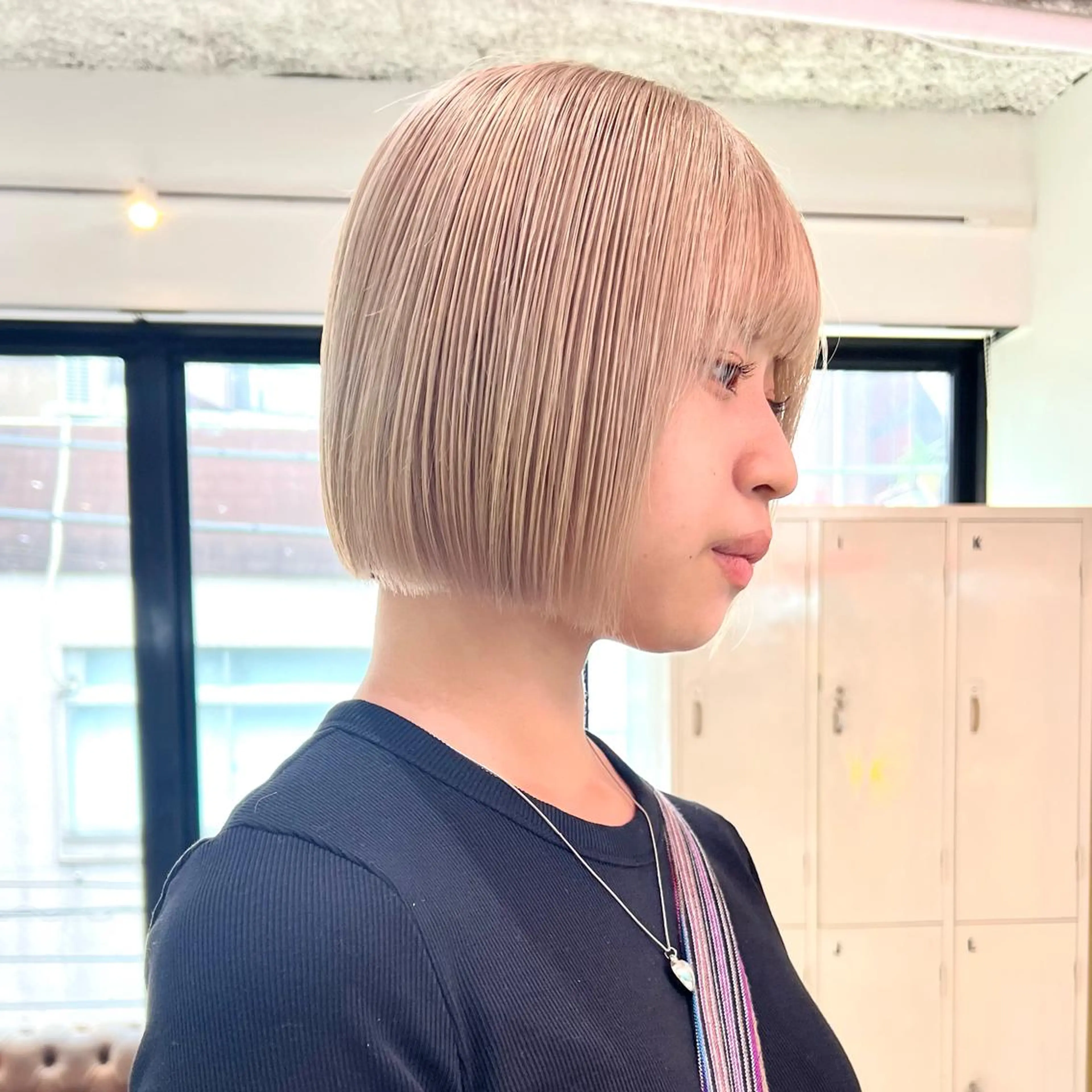 ショート カラー パーマ ヘアアレンジ メンズ キッズ ネイル マツエク・マツパ カット ヘアカラー 🧨ブリーチー×ボブ レイヤー💎じゅえるのヘアスタイル