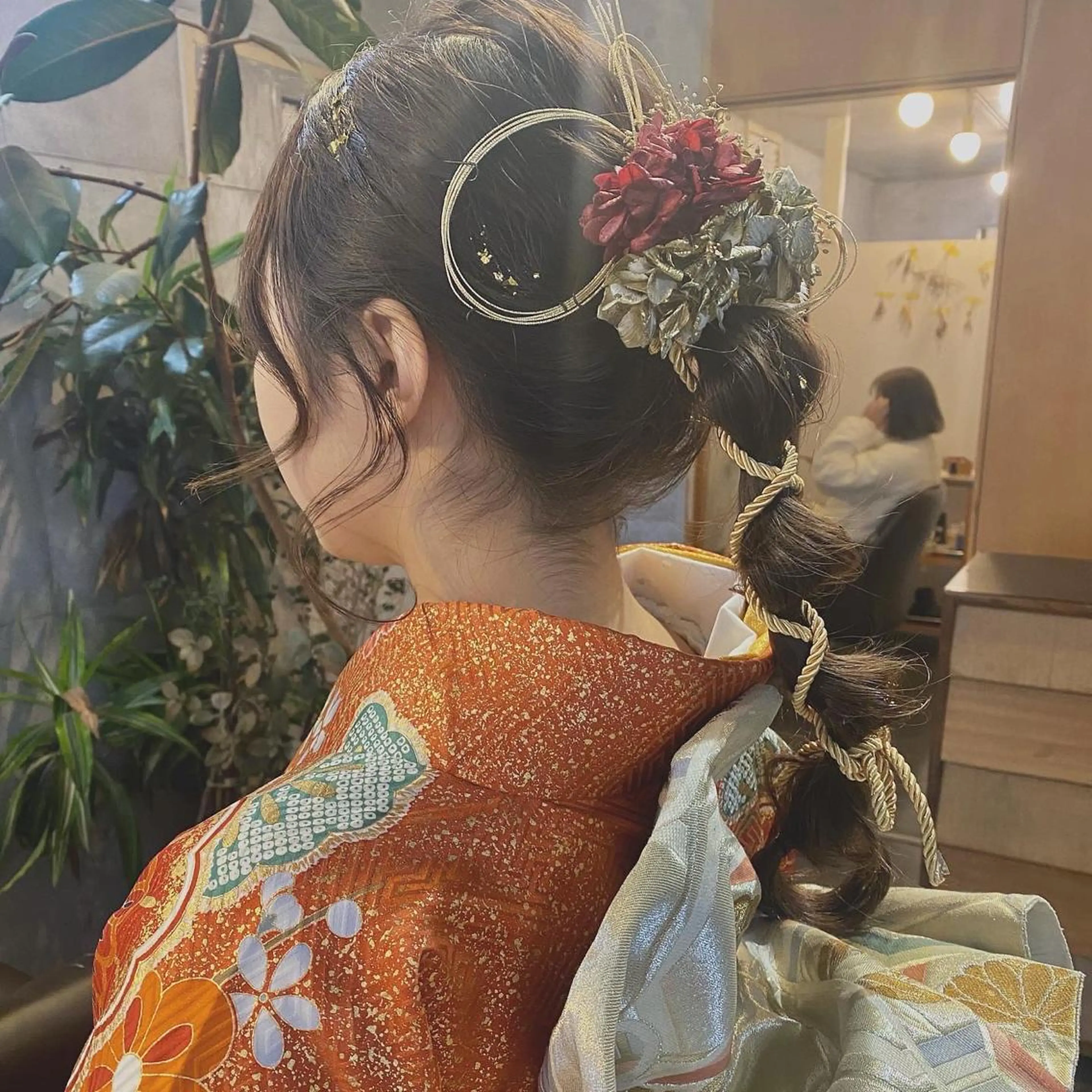 ロング カラー パーマ ヘアアレンジ メンズ キッズ ネイル マツエク・マツパ アイブロウ モリモト サナのヘアスタイル