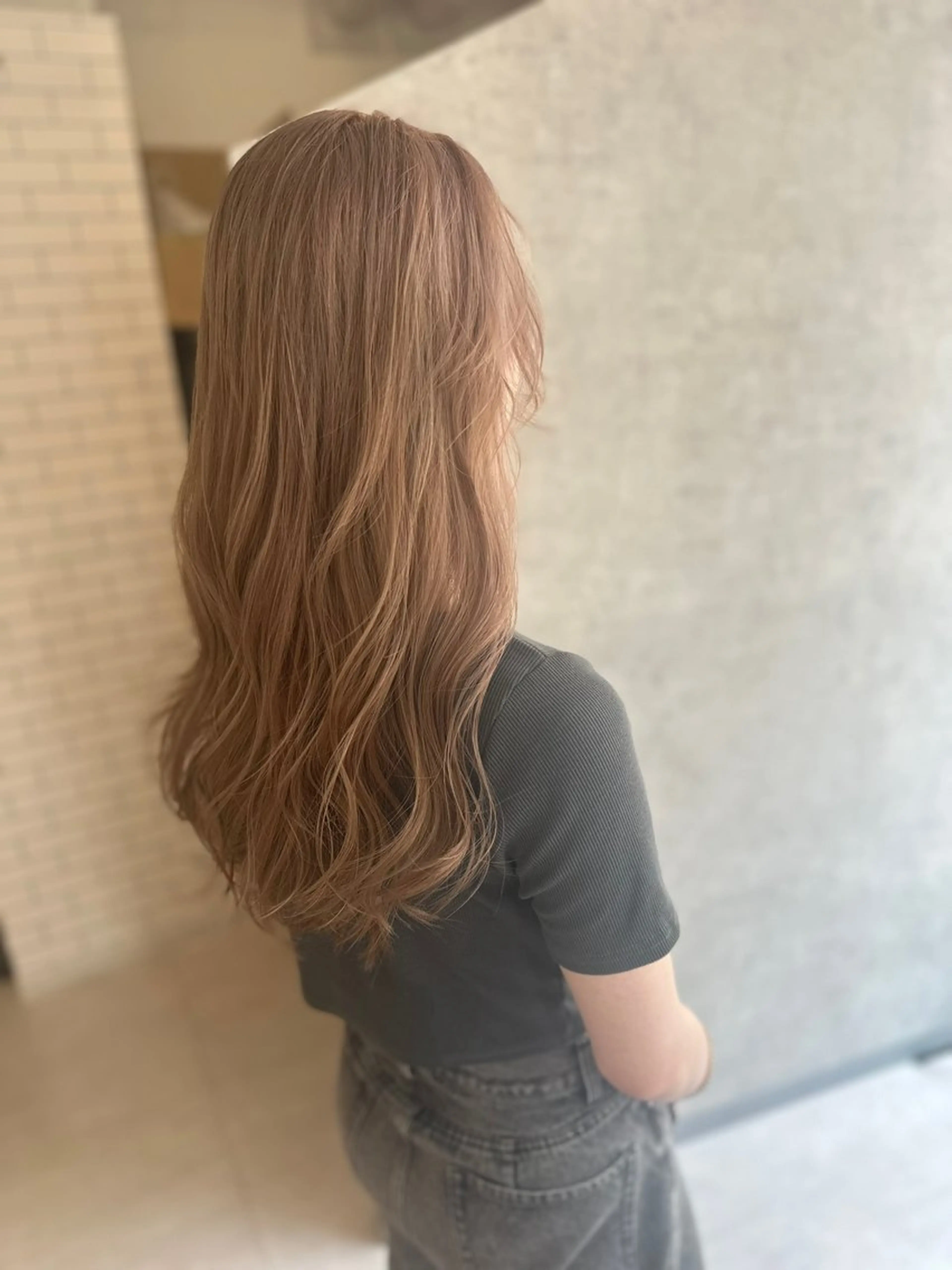 ロング カラー ベージュカラー ブリーチ グレージュ ハイトーンカラー ミルクティーベージュ ハイトーンカラー 特化/悠希のヘアスタイル