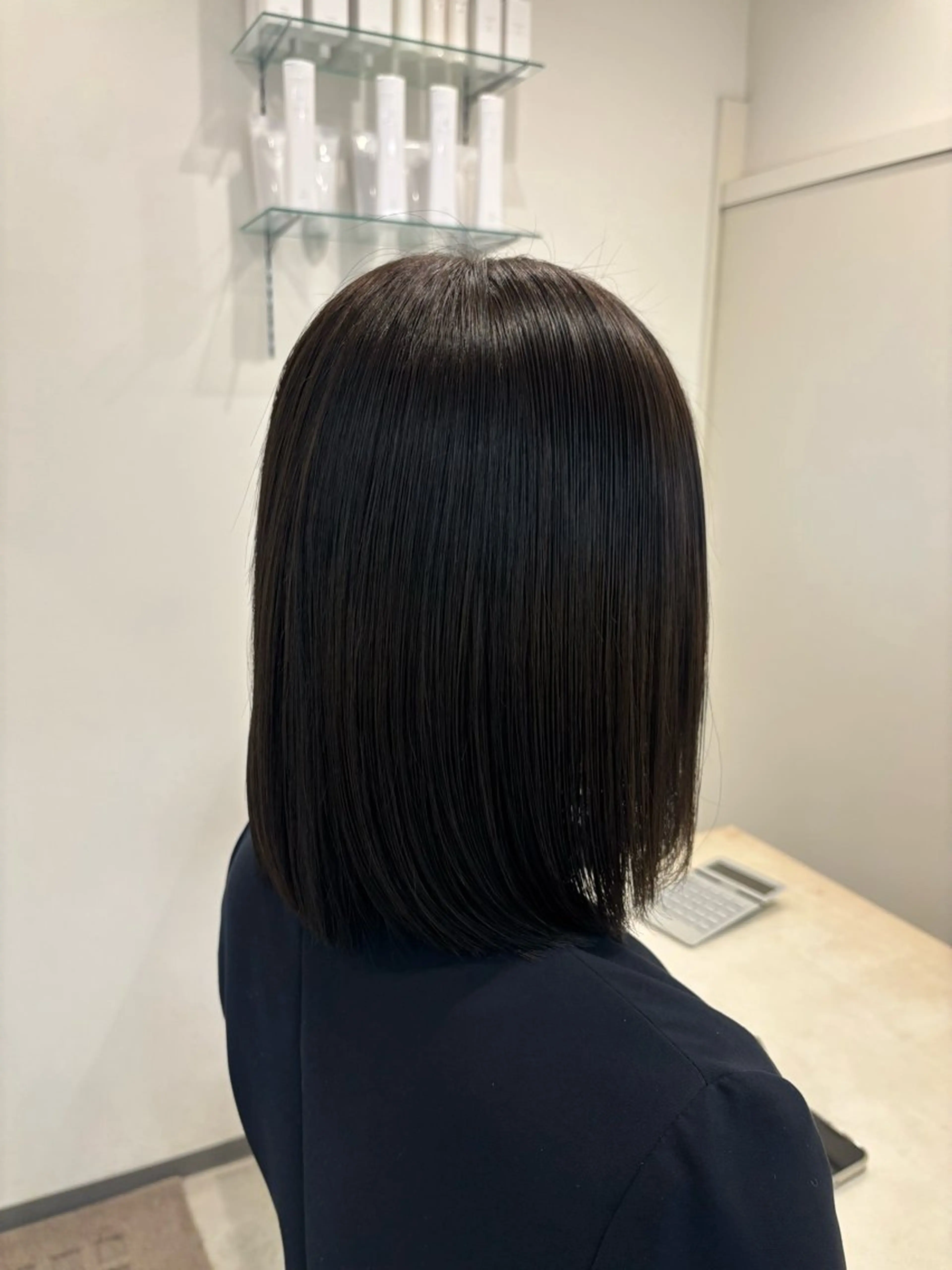 ミディアム カラー グレージュ オリーブグレージュ オリーブグレー ヘアカラー 若杉 百音のヘアスタイル