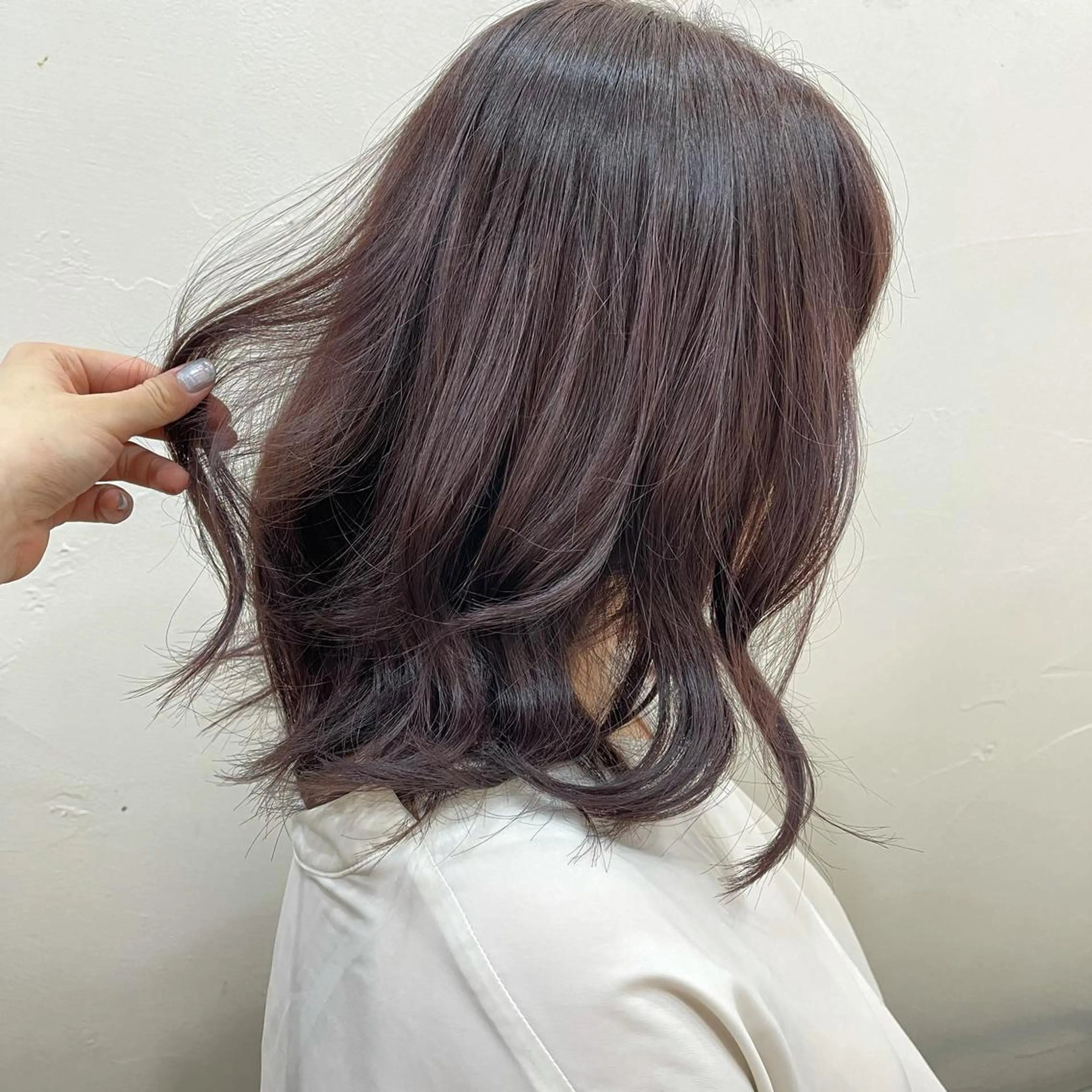 ミディアム パープルカラー 顔まわりレイヤー/ bob及川亜沙美のヘアスタイル