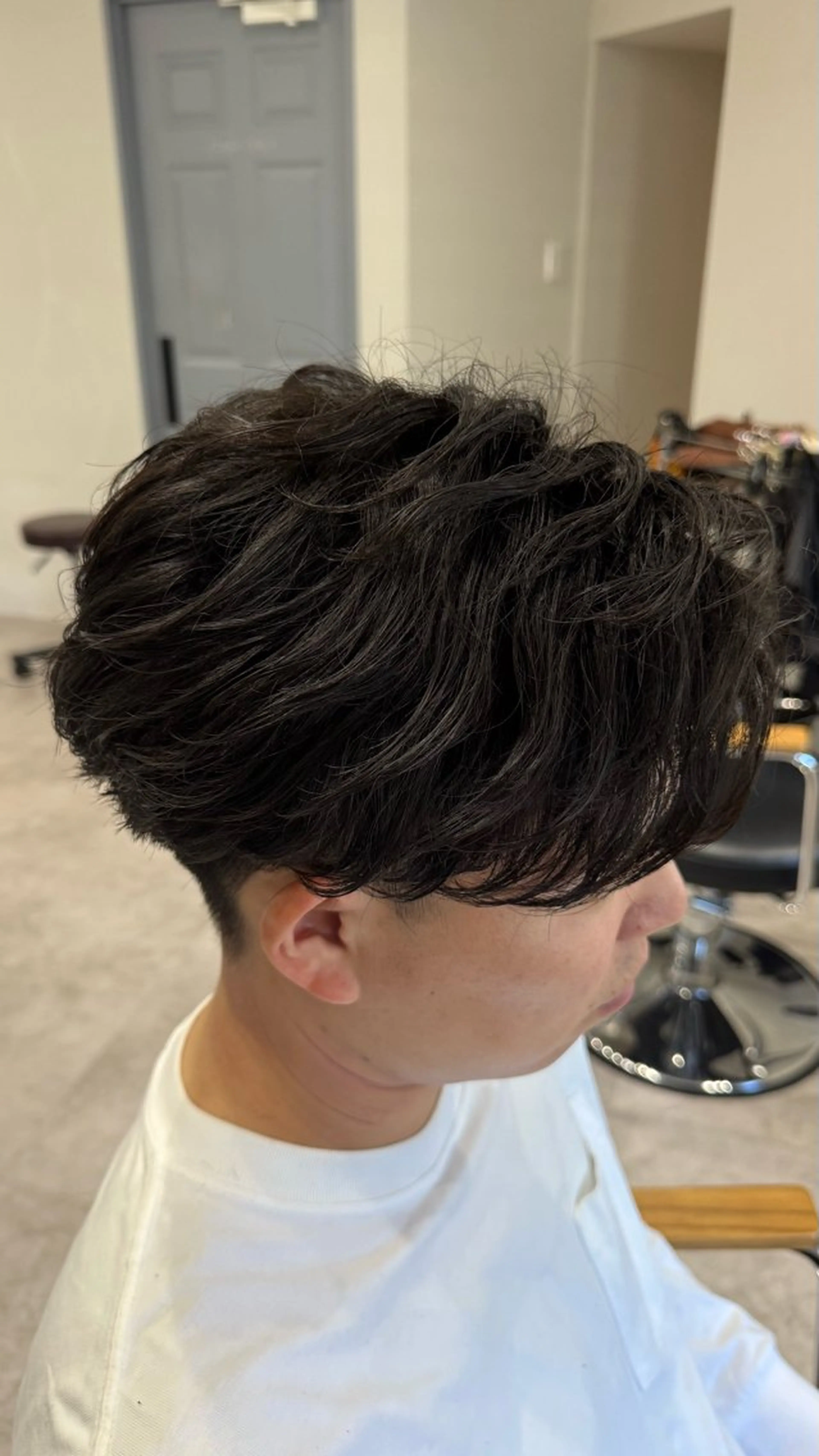 ショート メンズ フェザーパーマ メンズパーマ カット パーマ soyon 心斎橋店のヘアスタイル