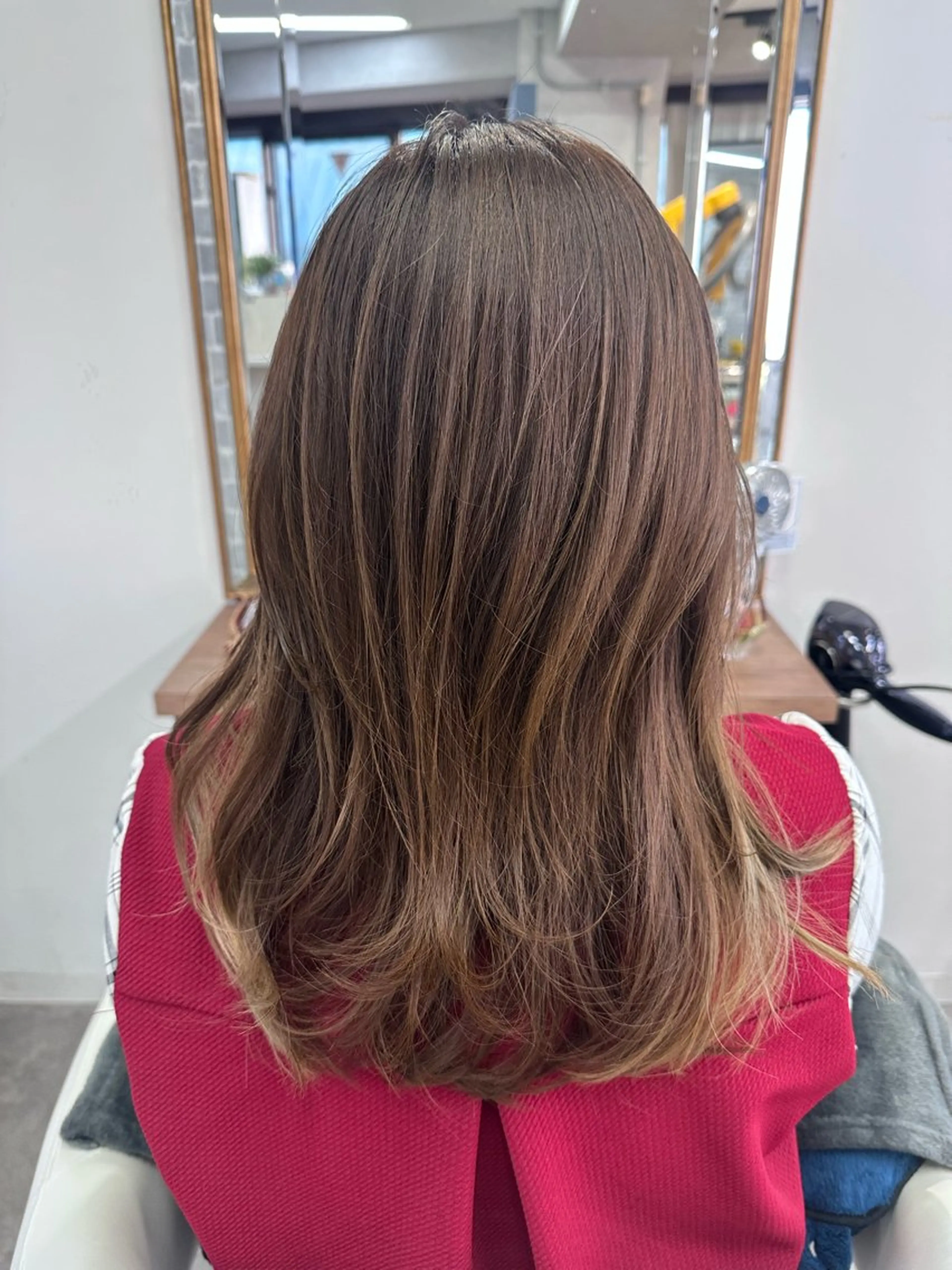 セミロング カラー Noyヨシモト ヒロトのヘアスタイル