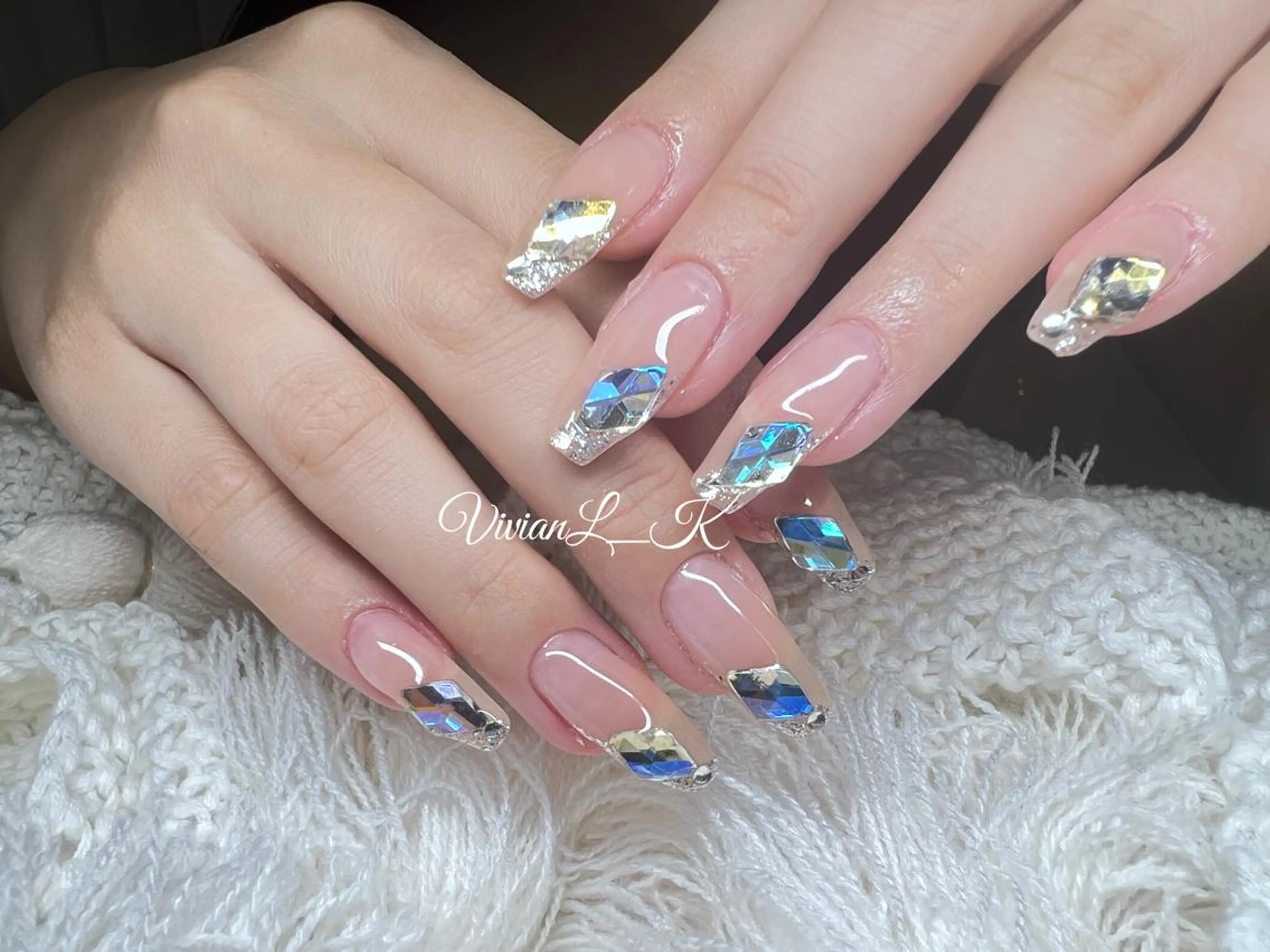 ミディアム ハンドネイル 8DoBeauty所属・🍉Vivian🌴 LK🍉のネイルデザイン