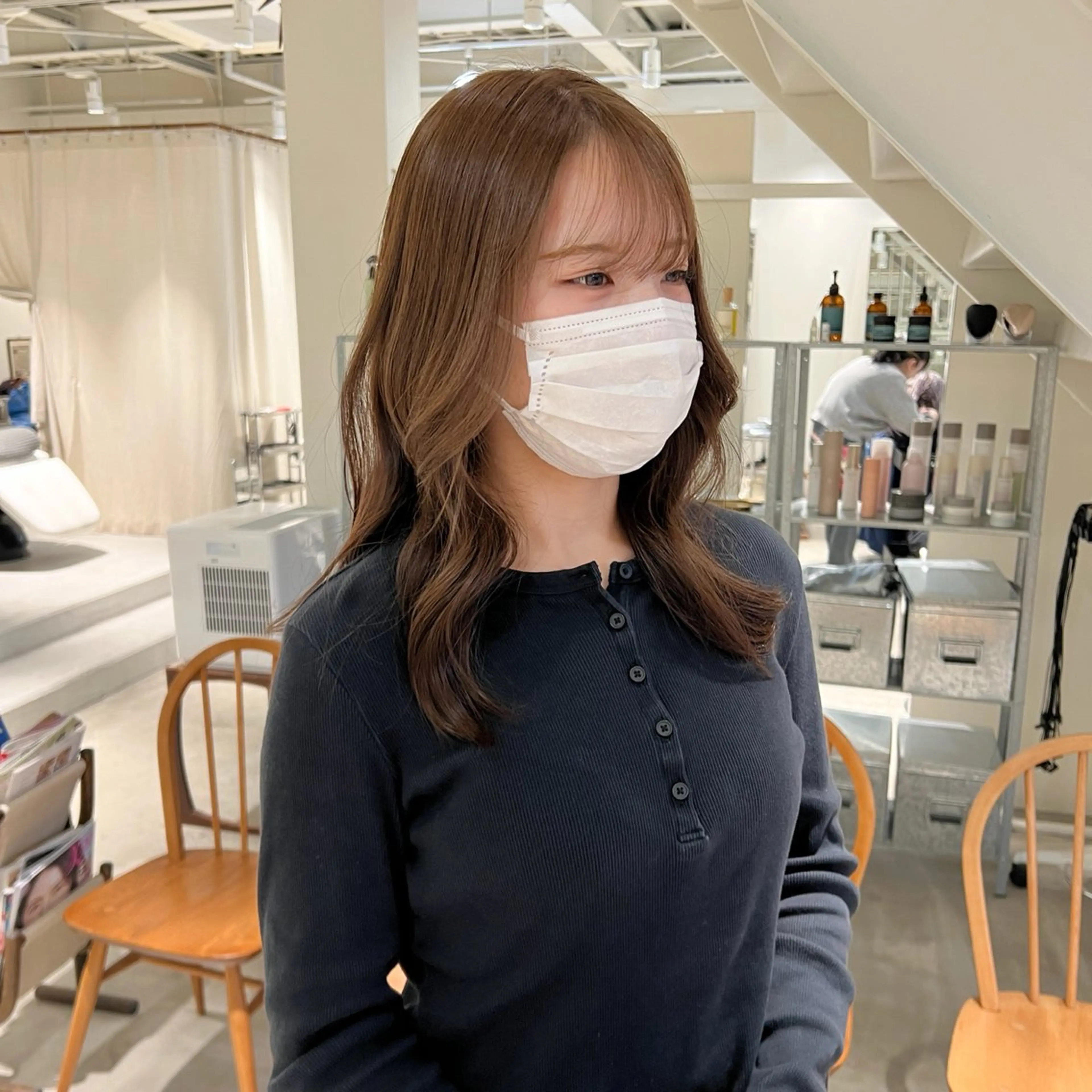 セミロング カラー ヘアカラー 周東 芽依のヘアスタイル