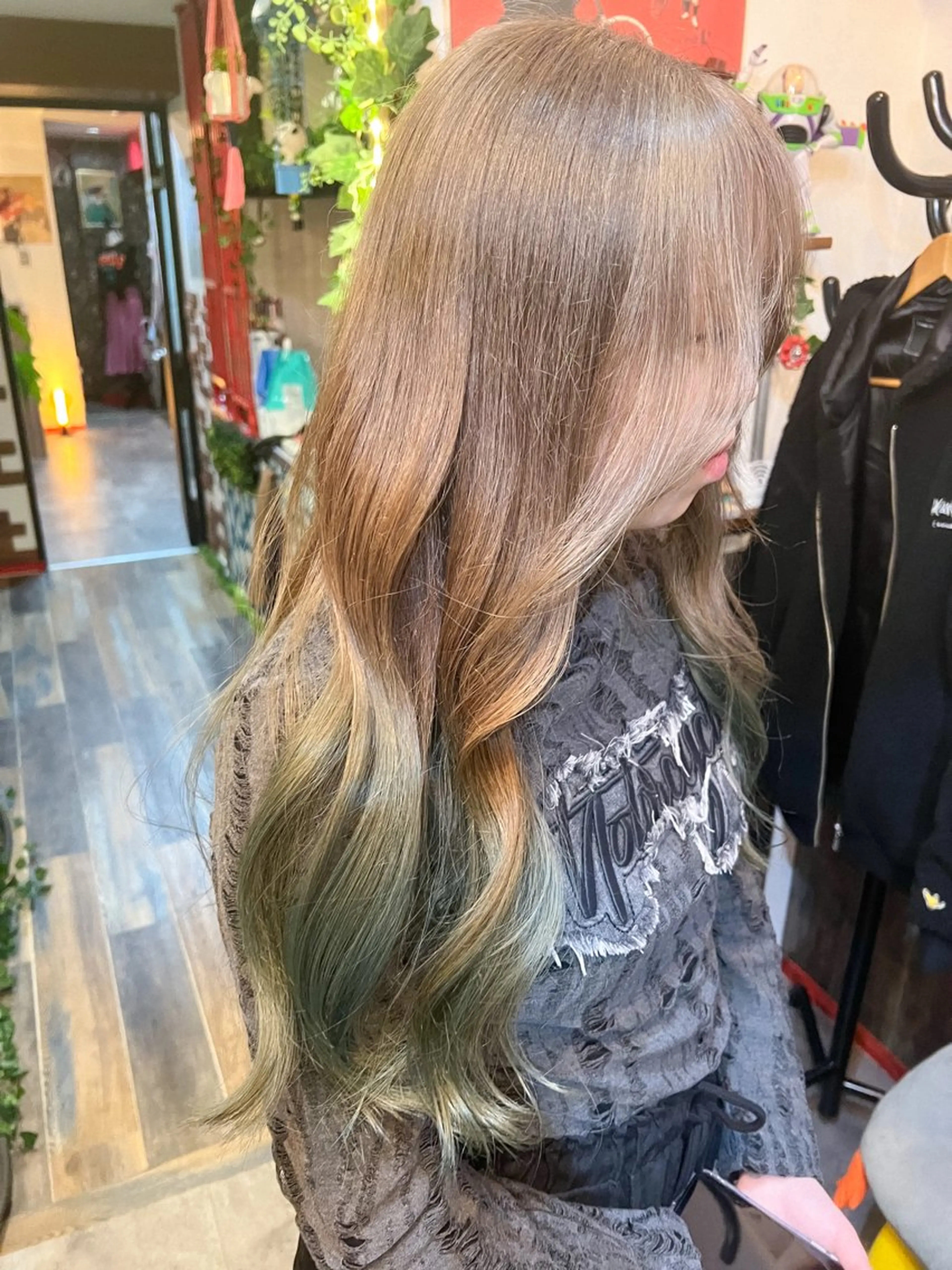 ロング カラー グレージュ ミント ミントグリーン ヘアカラー カラーパティシエ facce🌼ikoのヘアスタイル