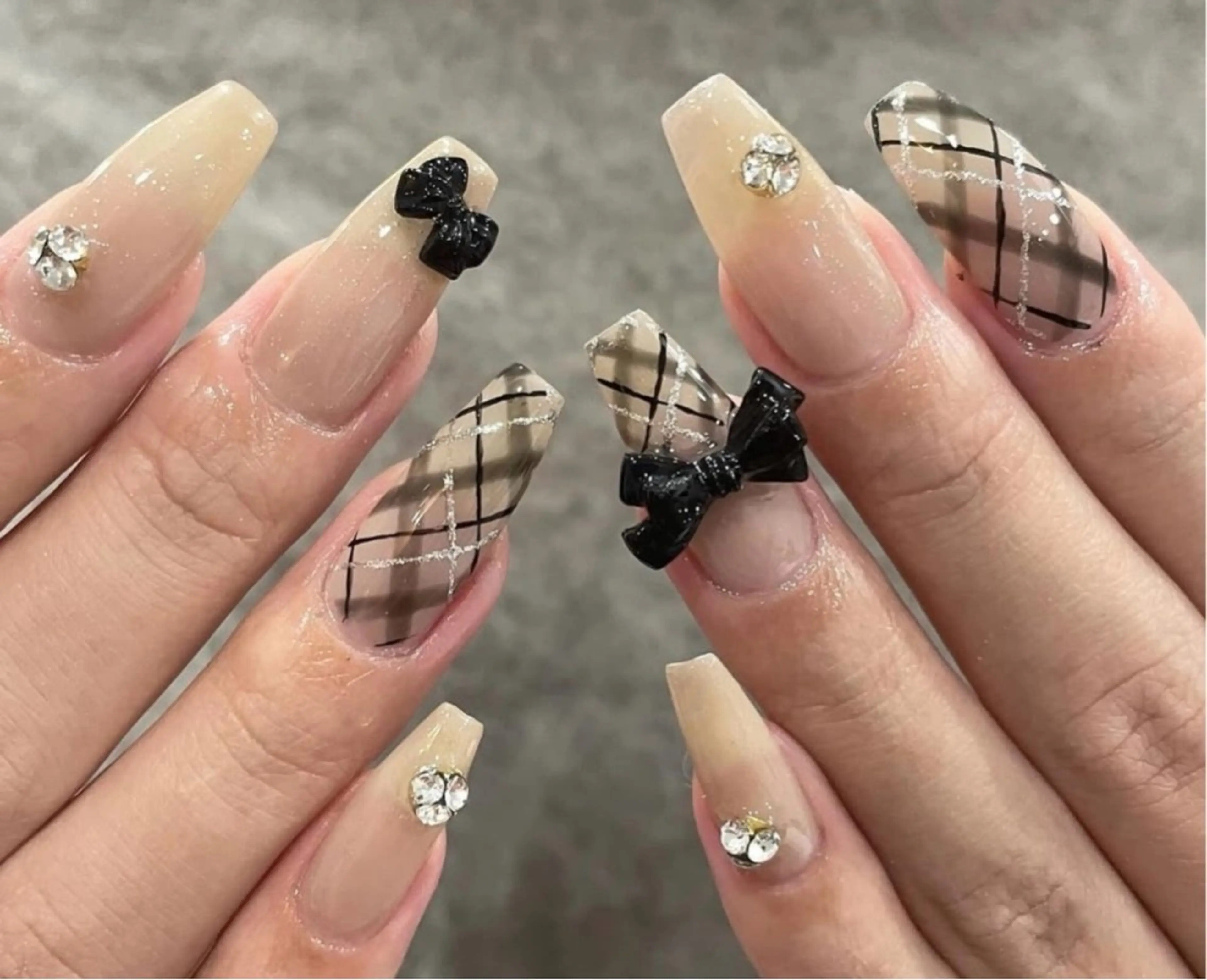 ネイル アートネイル 長さ出し ジェルネイル マグネットネイル ニュアンスネイル なな_ CloudyChanのネイルデザイン