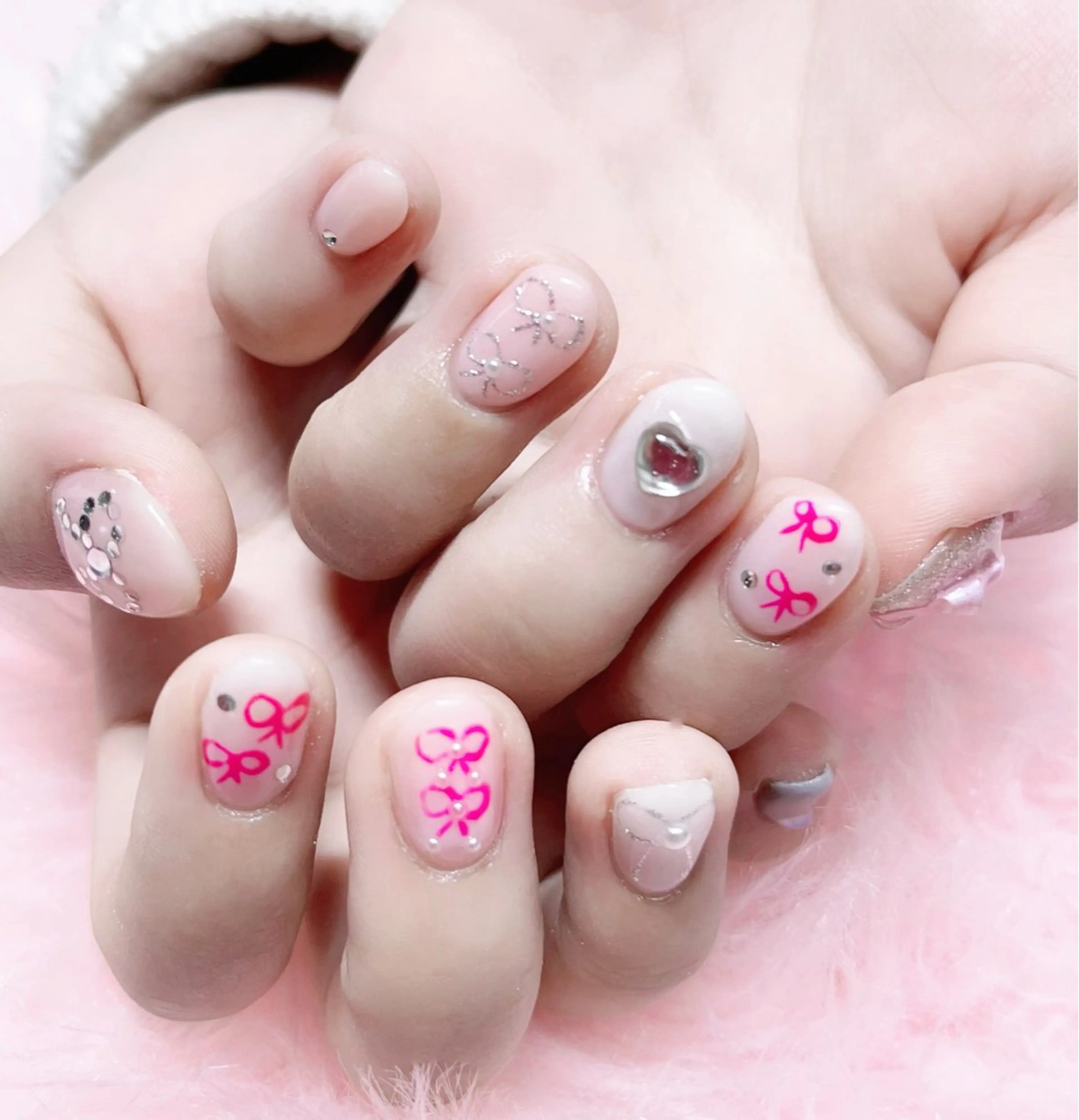 ネイル ハンドネイル MoonNail ユリ🌸のネイルデザイン