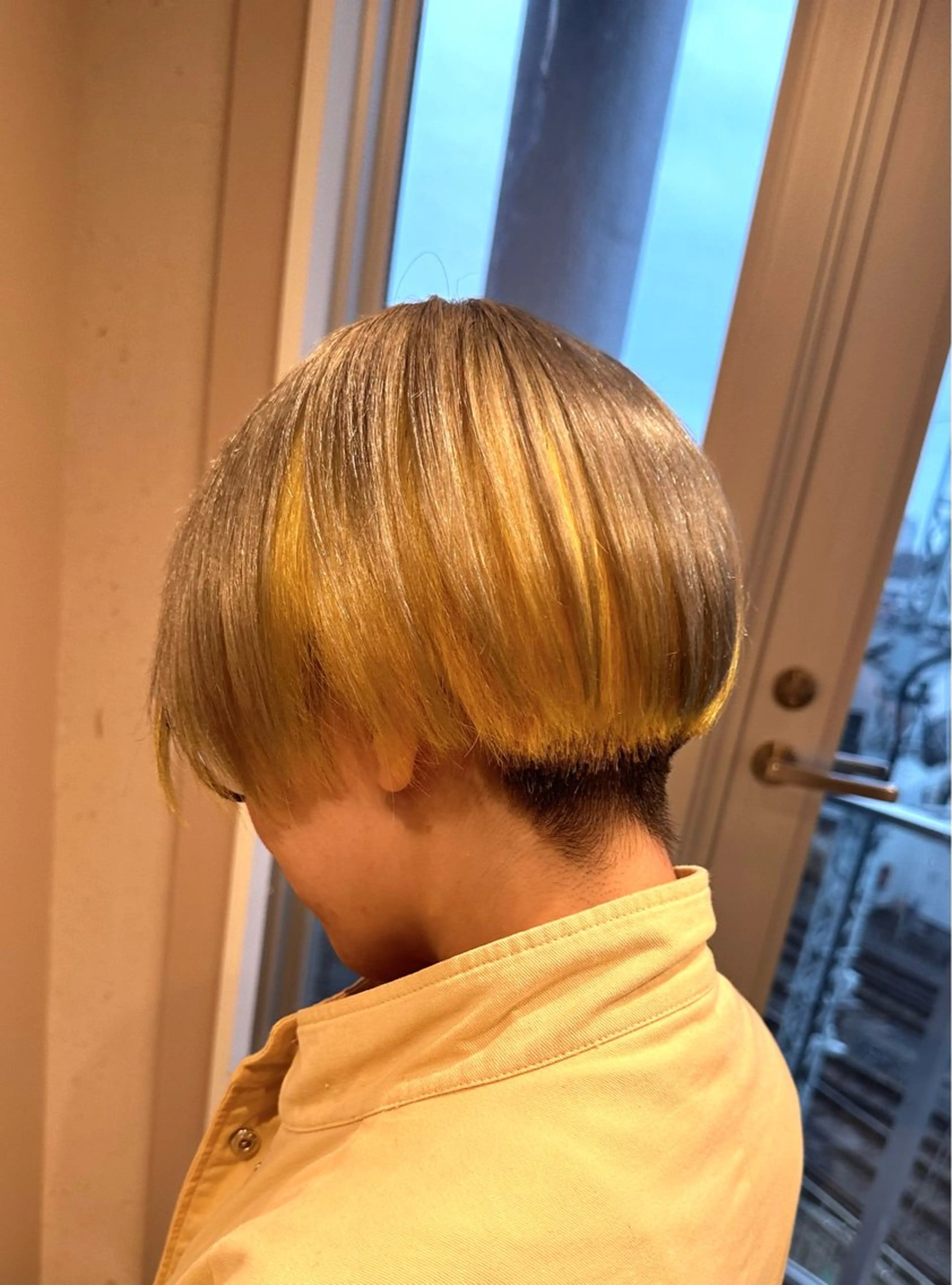 ショート カラー シルバー イエローカラー カット ヘアカラー トリートメント ✨髪質改善/ハイトー ン/艶髪高山のヘアスタイル