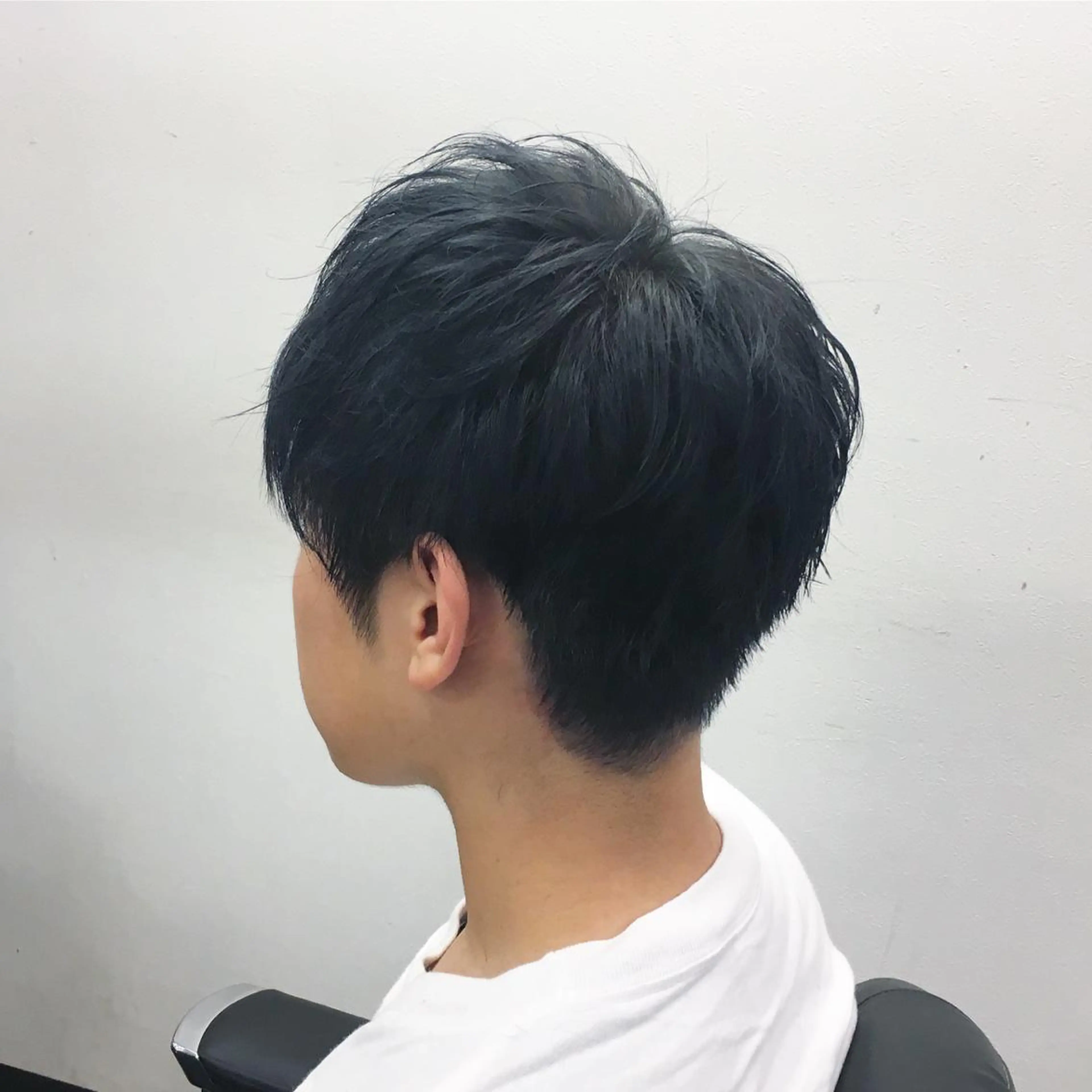 ショート カラー メンズ グレージュ ネイビーカラー 前田賢生 ご新規様はNGのヘアスタイル