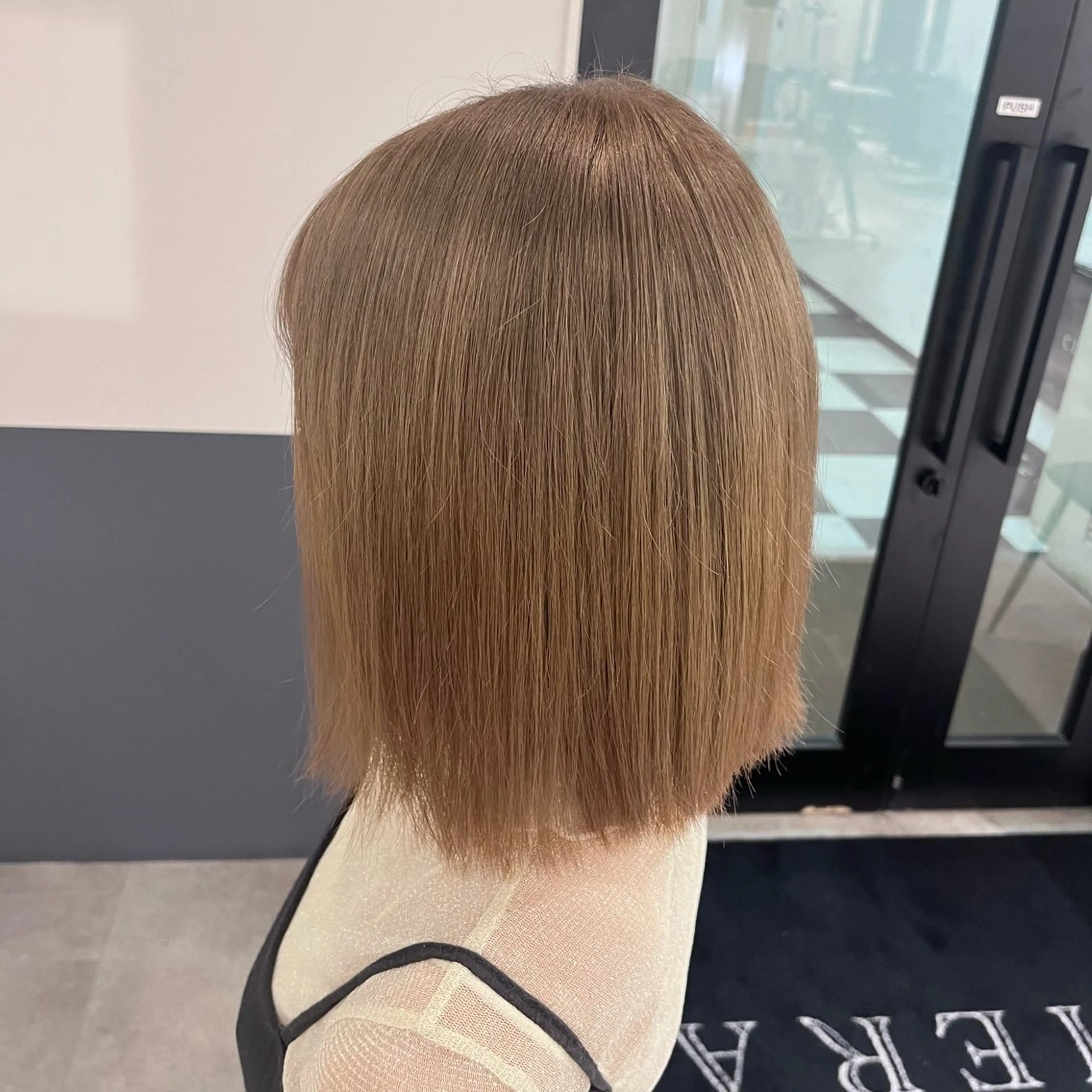 ショート カラー ベージュカラー 透明感カラー ミルキーベージュ ヘアカラー EMMA🤍 CIERA.心斎橋のヘアスタイル