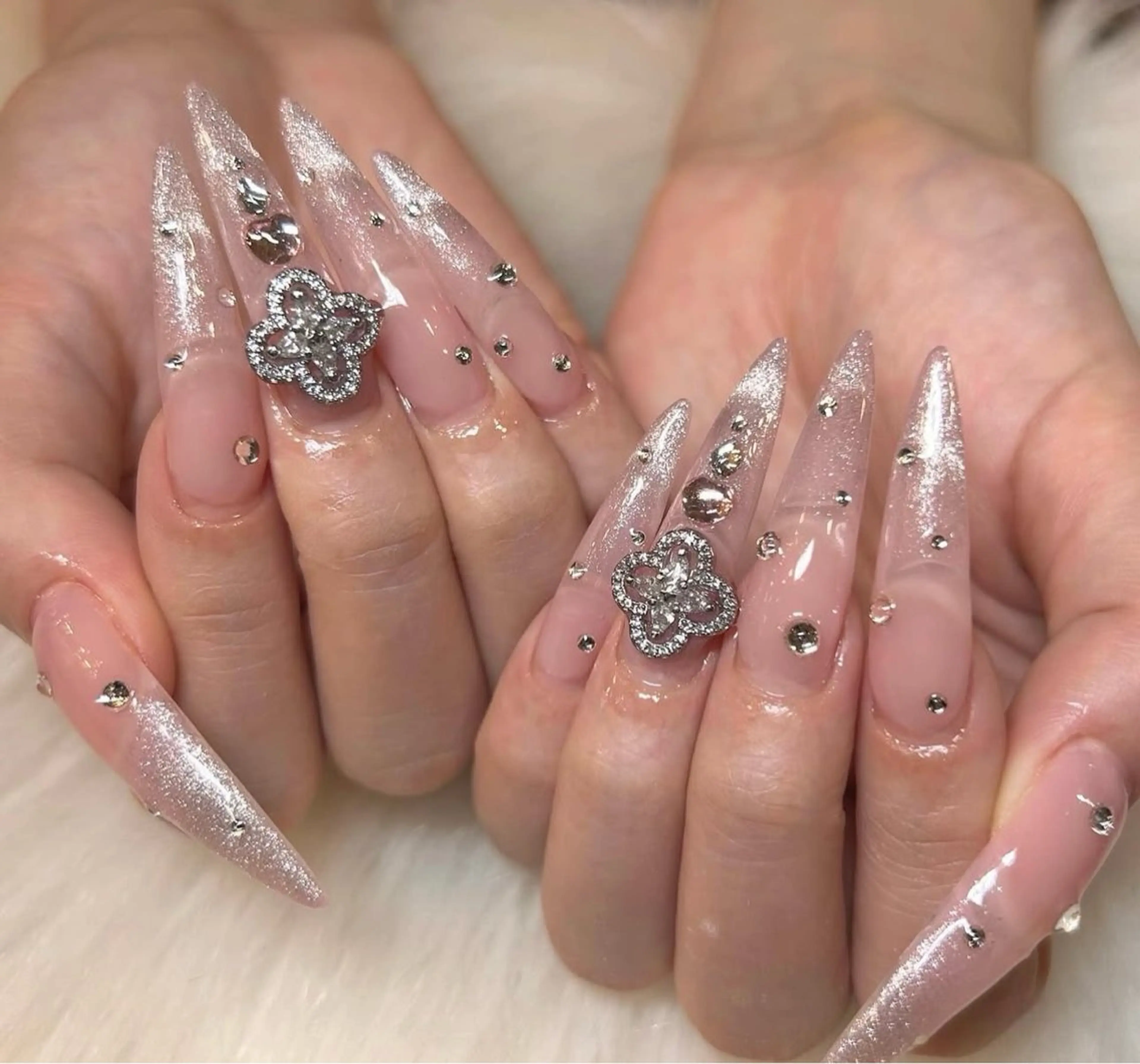 ネイル グラデーション キラキラネイル ワンカラーネイル 冬ネイル Jenn Nail Salonのネイルデザイン